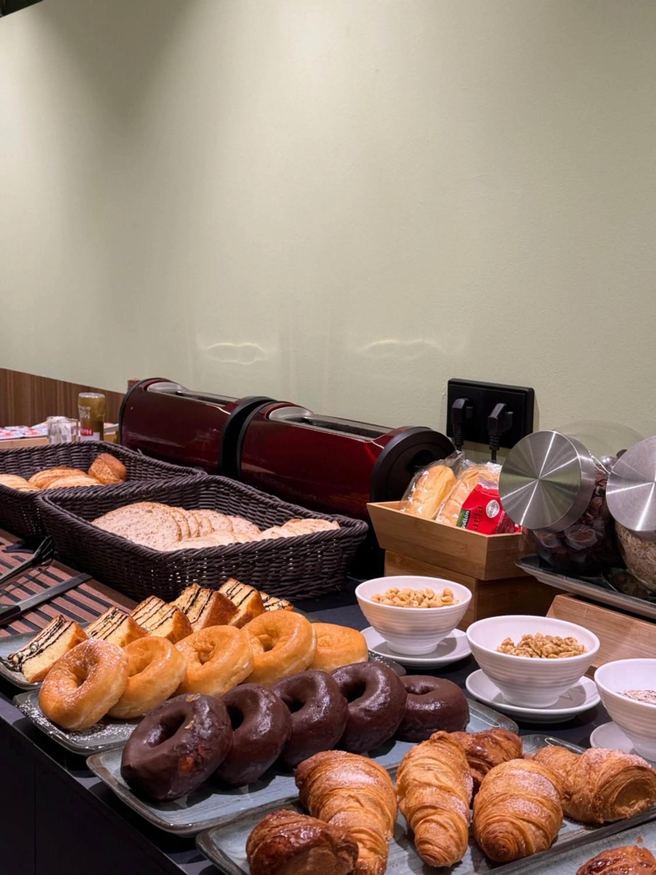 Buffet breakfast in Hotel Real