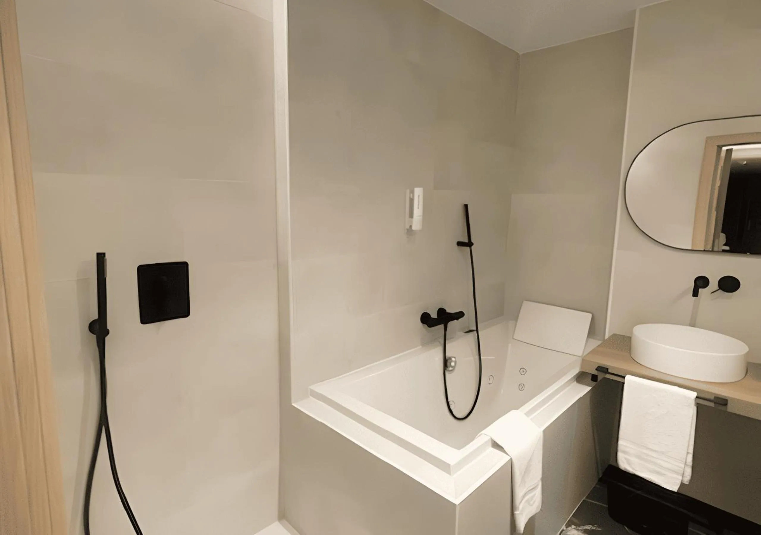 Hot Tub in Hotel Real