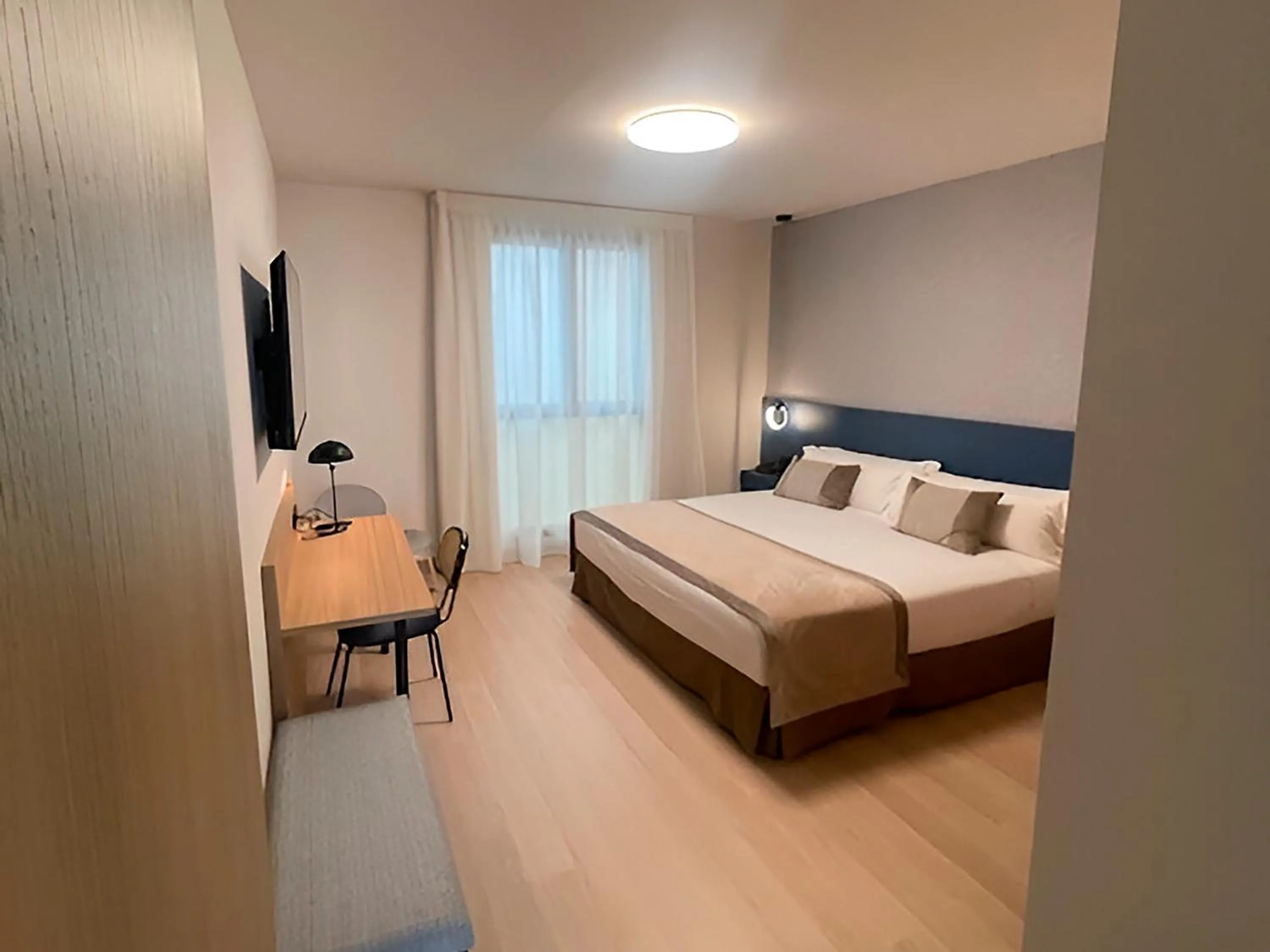 Bedroom, Bed in Hotel Real