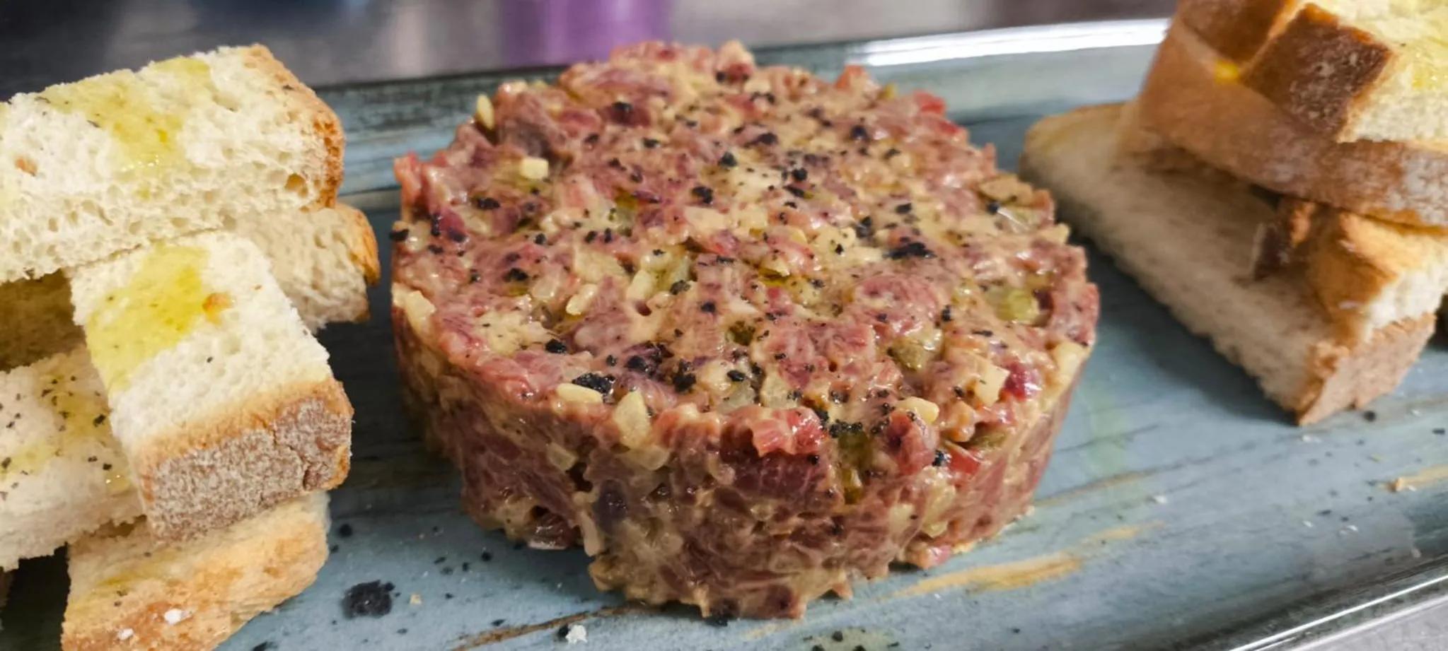 Restaurant/places to eat in Hotel Real