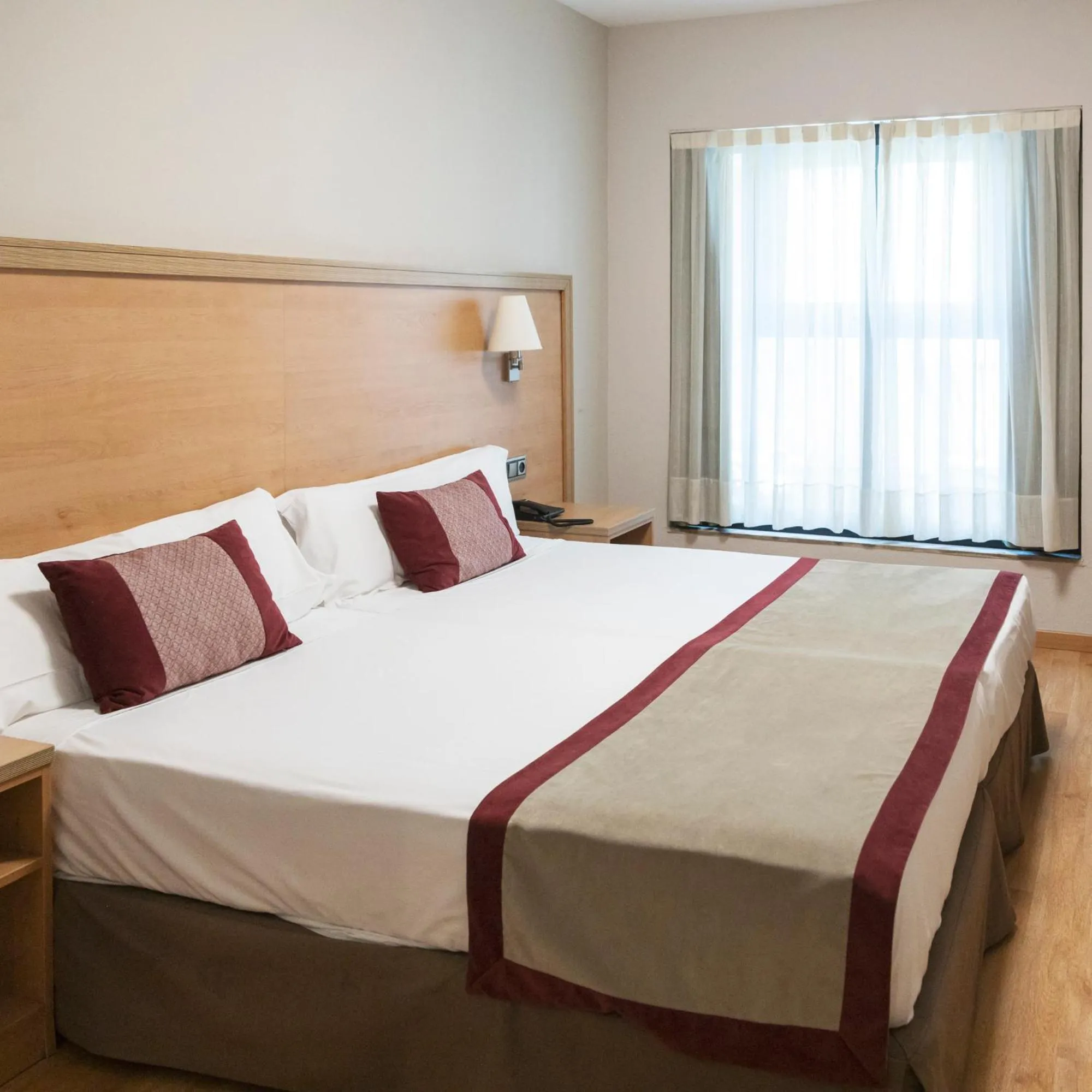 Photo of the whole room, Bed in Hotel Real