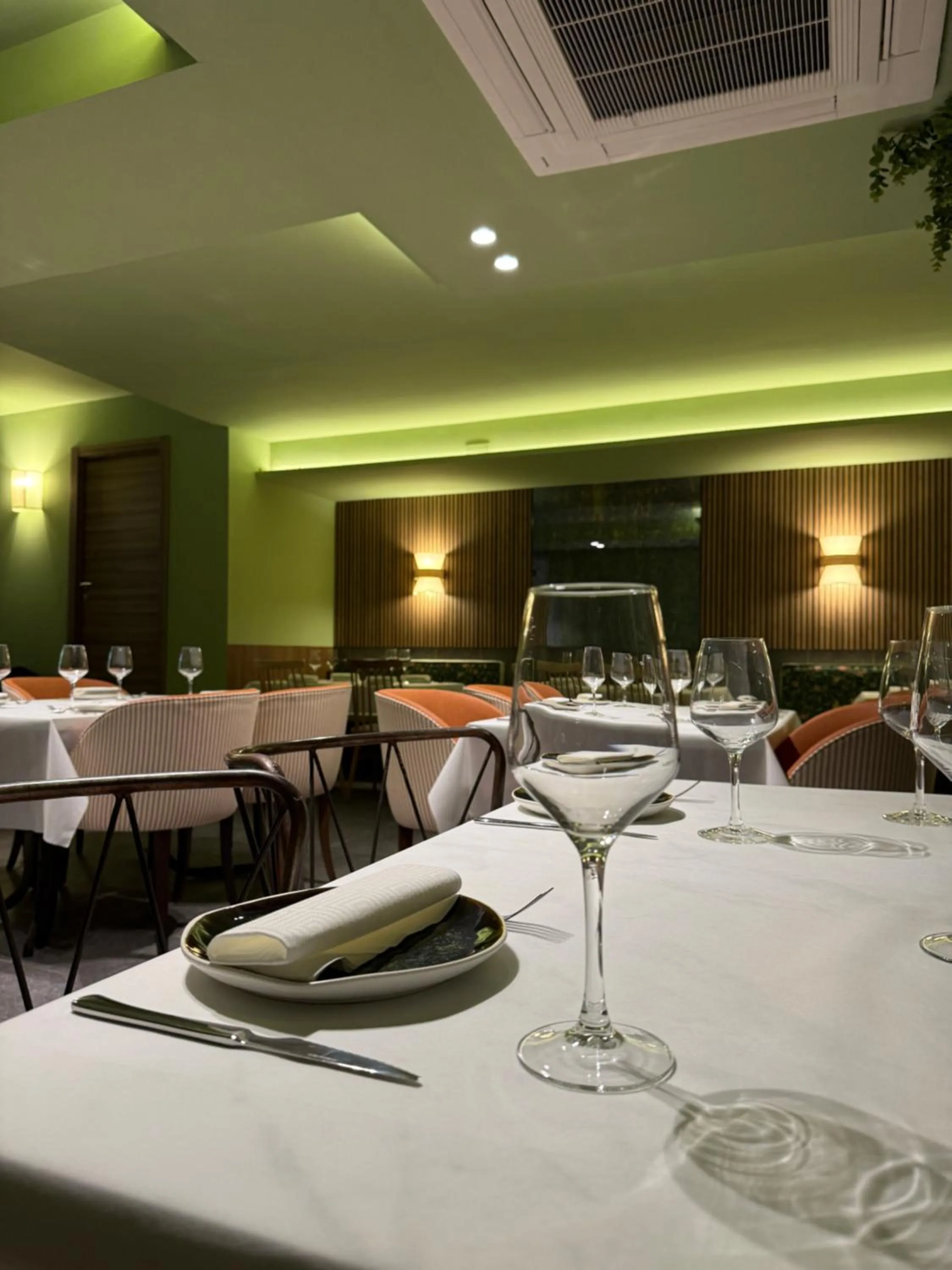 Restaurant/places to eat in Hotel Real