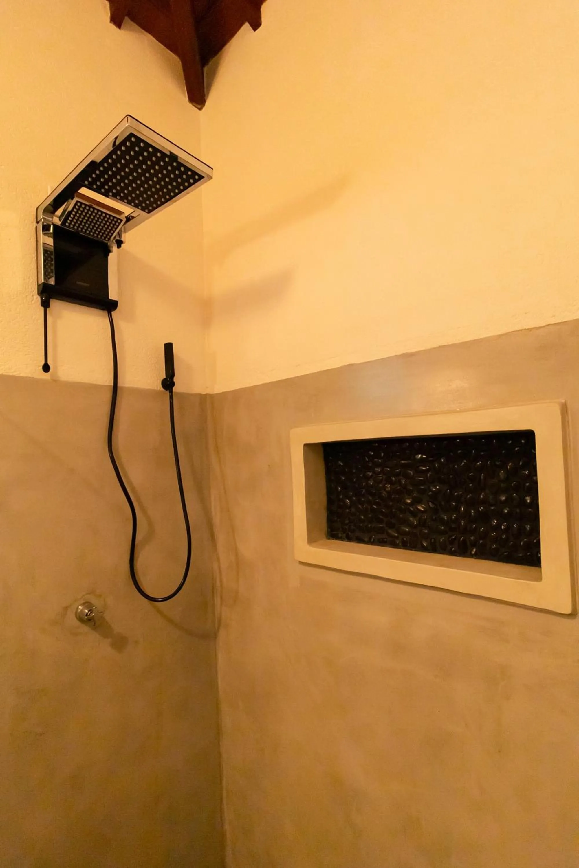 Shower in Vila Marina