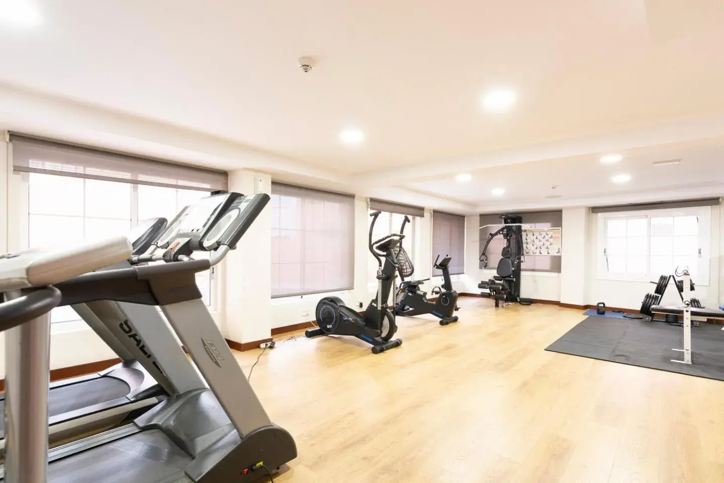 Fitness centre/facilities in Aparthotel Los Girasoles Fitness centre/facilities in Aparthotel Los Girasoles