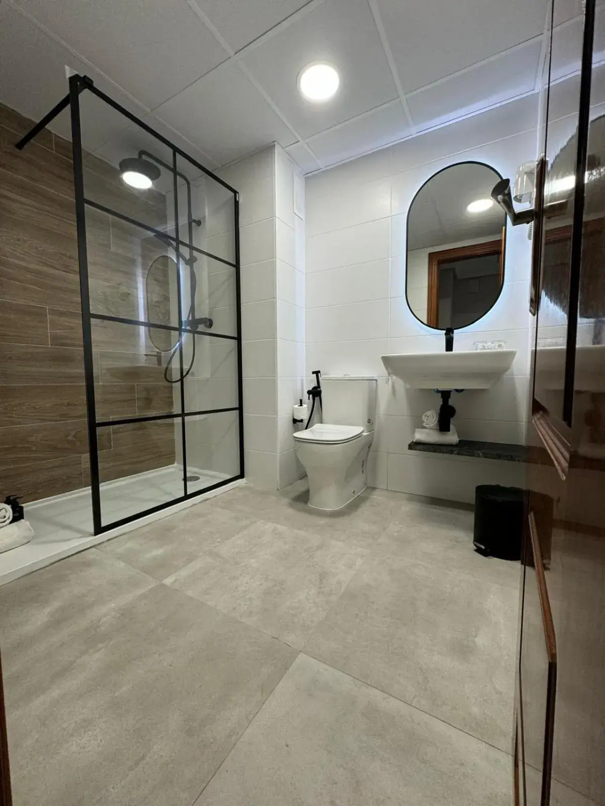 Bathroom in Aparthotel Los Girasoles Bathroom in Aparthotel Los Girasoles