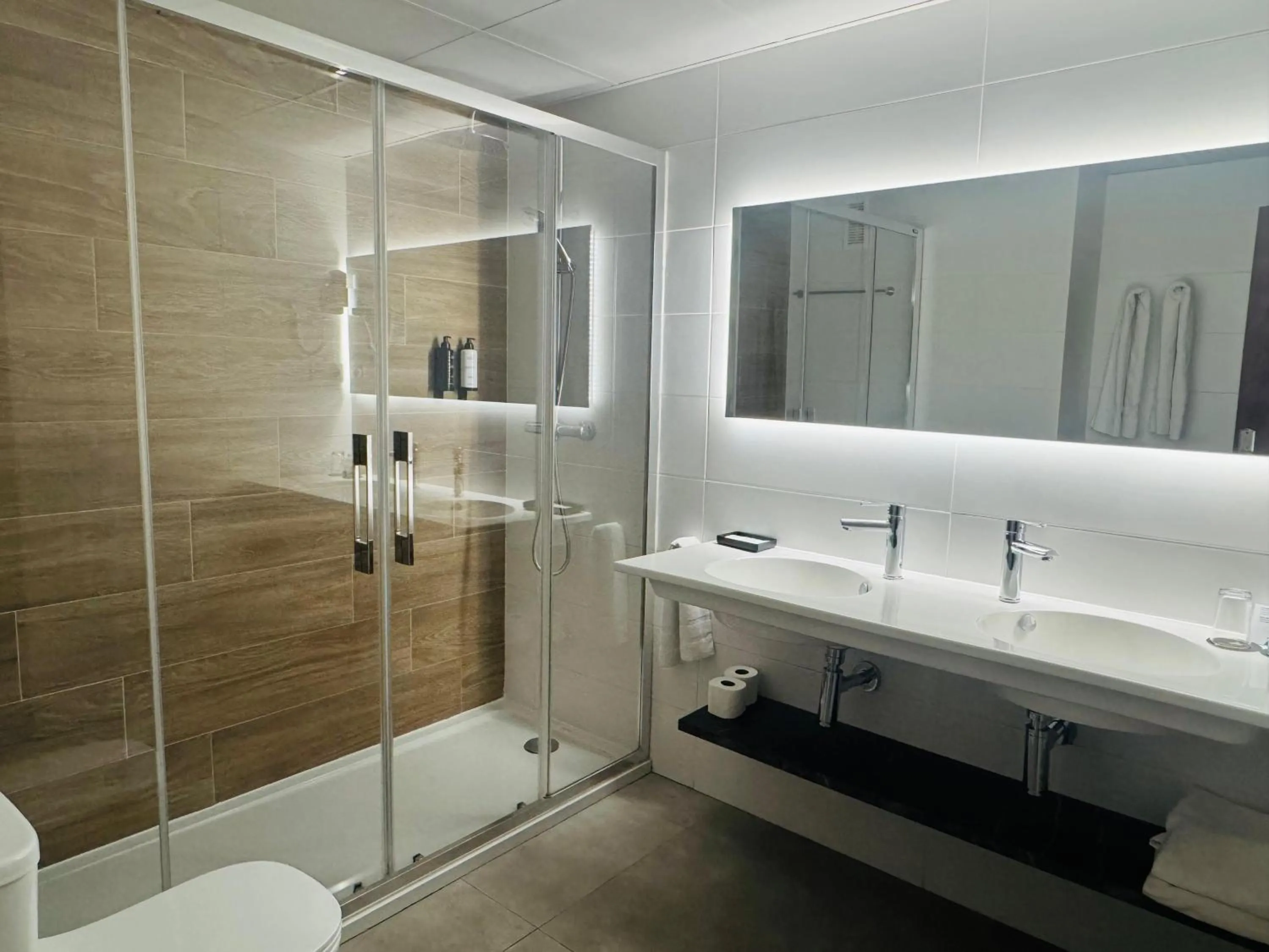 Shower in Aparthotel Los Girasoles