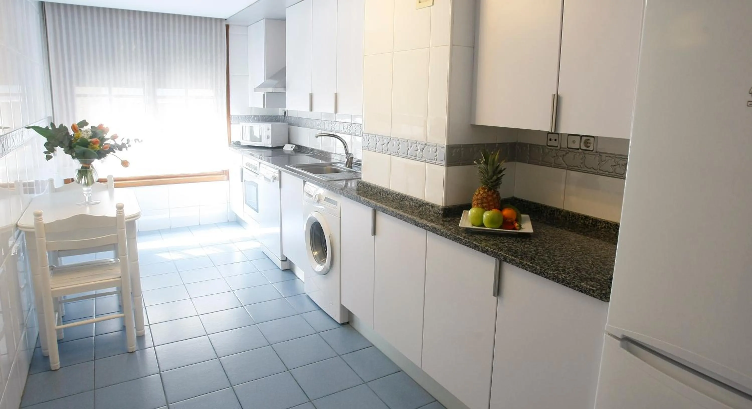 Kitchen or kitchenette in Aparthotel Los Girasoles