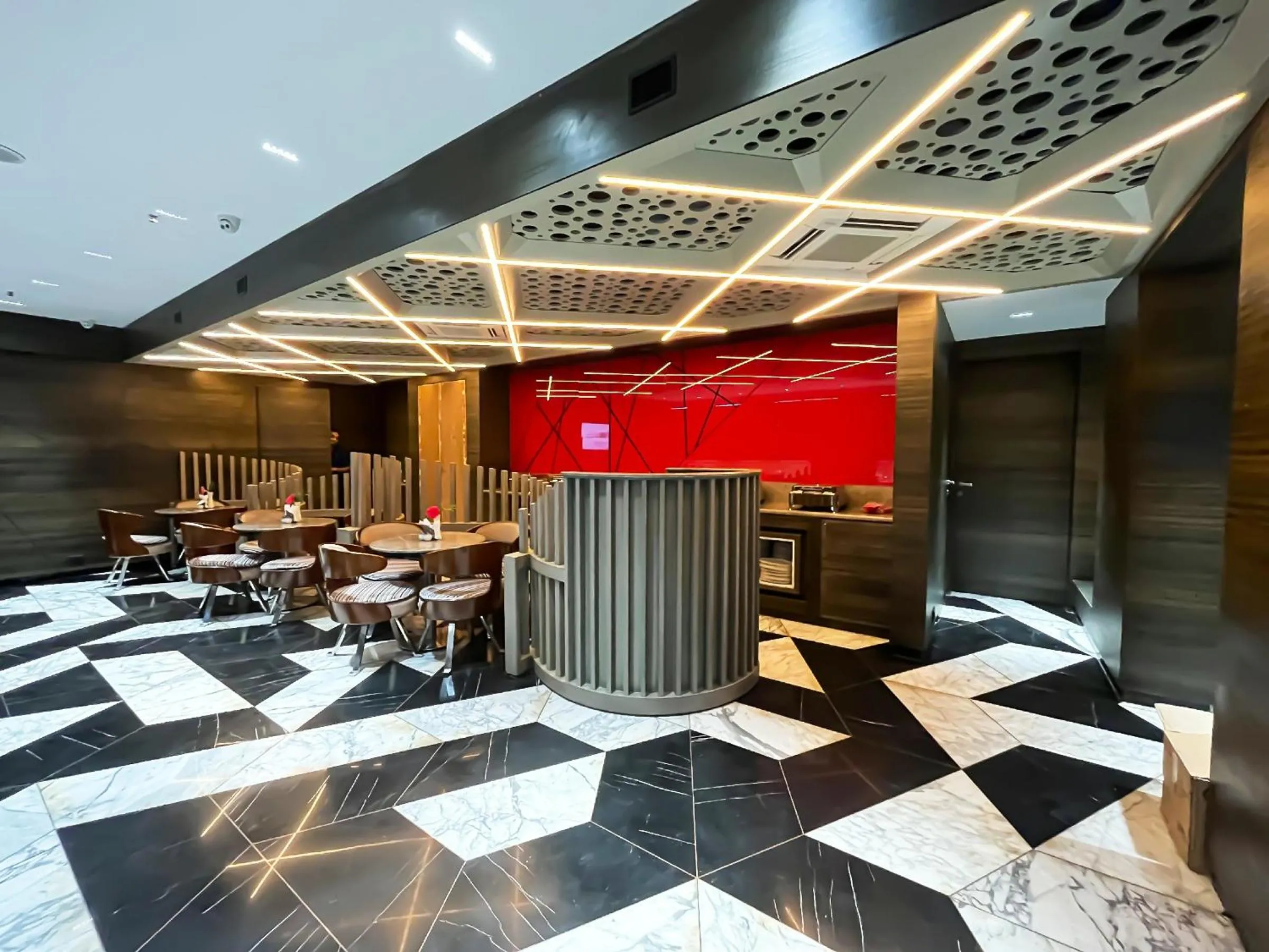 Restaurant/places to eat in Morvee Hotels Alipore Kolkata