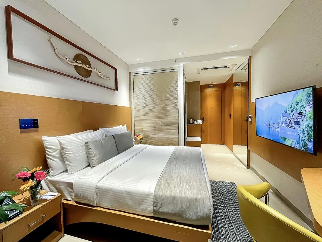 Photo of the whole room, Bed in Morvee Hotels Alipore Kolkata