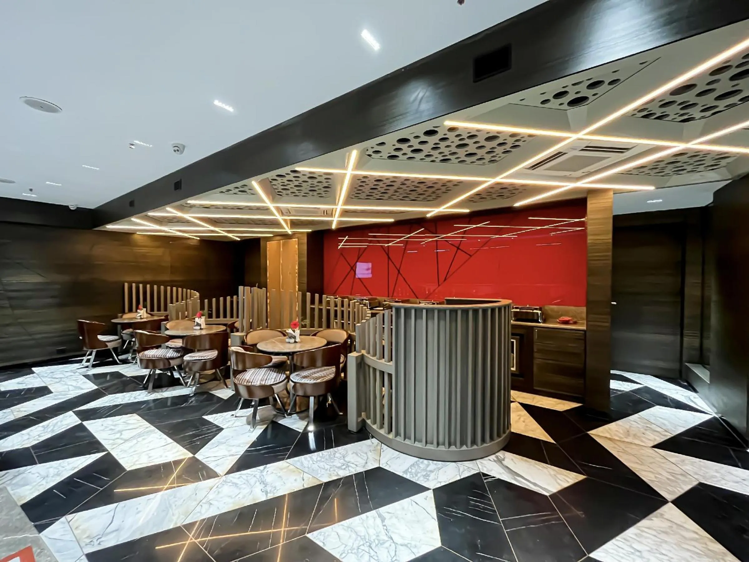 Restaurant/places to eat in Morvee Hotels Alipore Kolkata