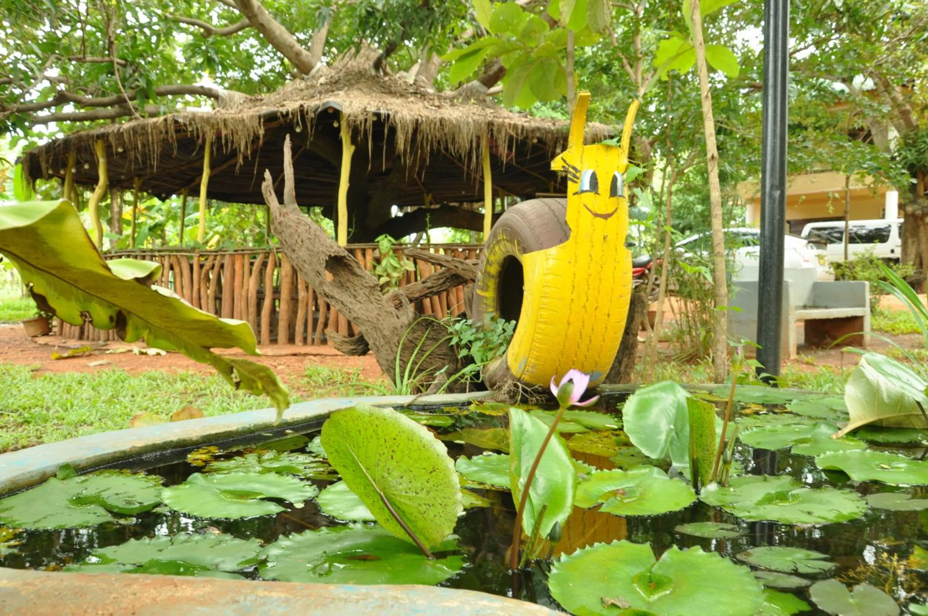 Restaurant/places to eat in Sujatha Tourist Rest