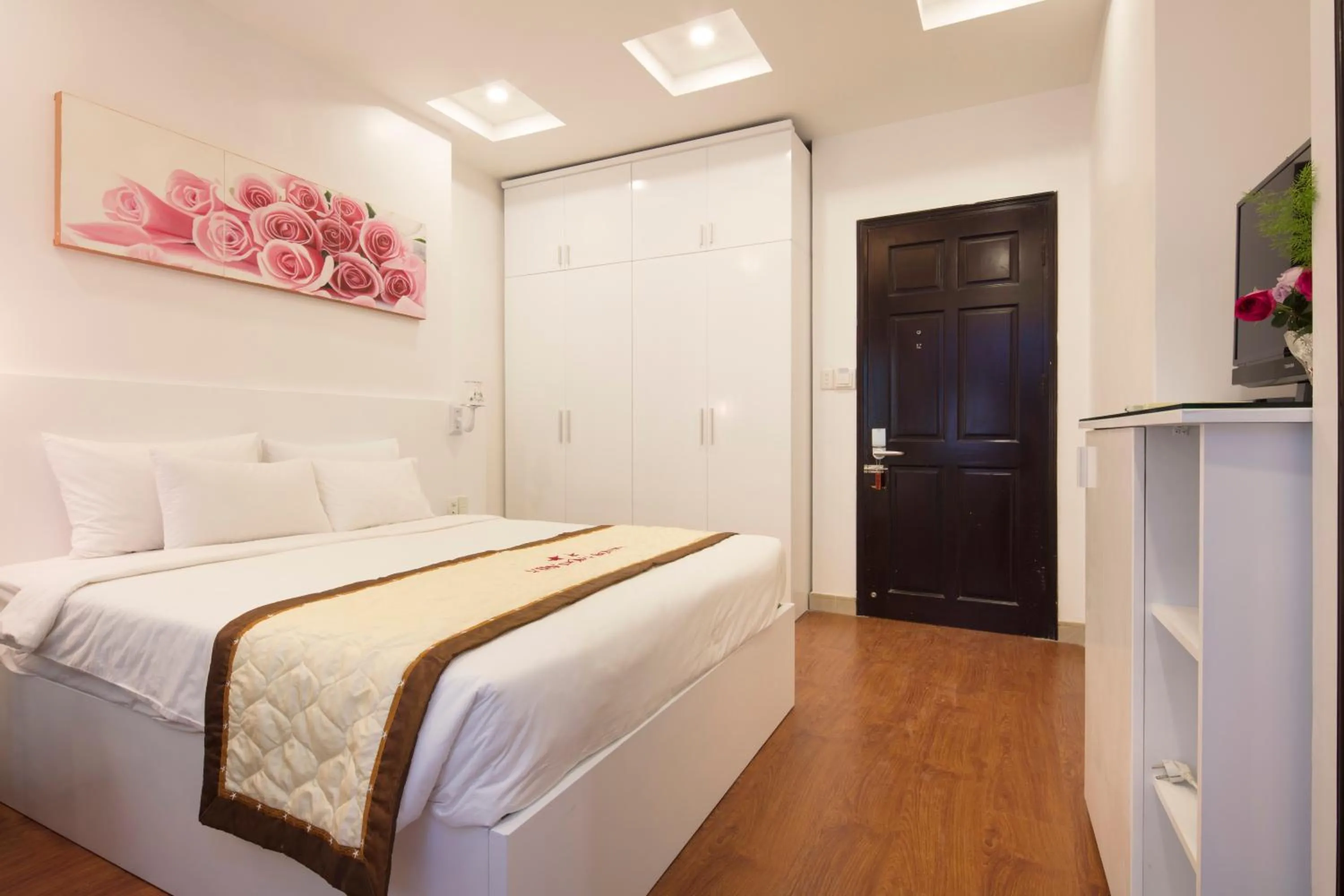 Bedroom, Bed in Vien Dong Hotel 3