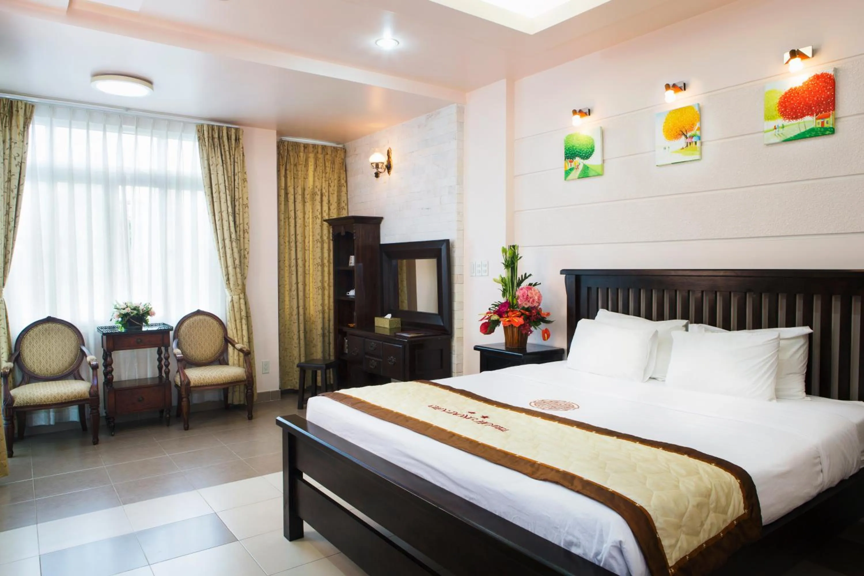 Bedroom, Bed in Vien Dong Hotel 3