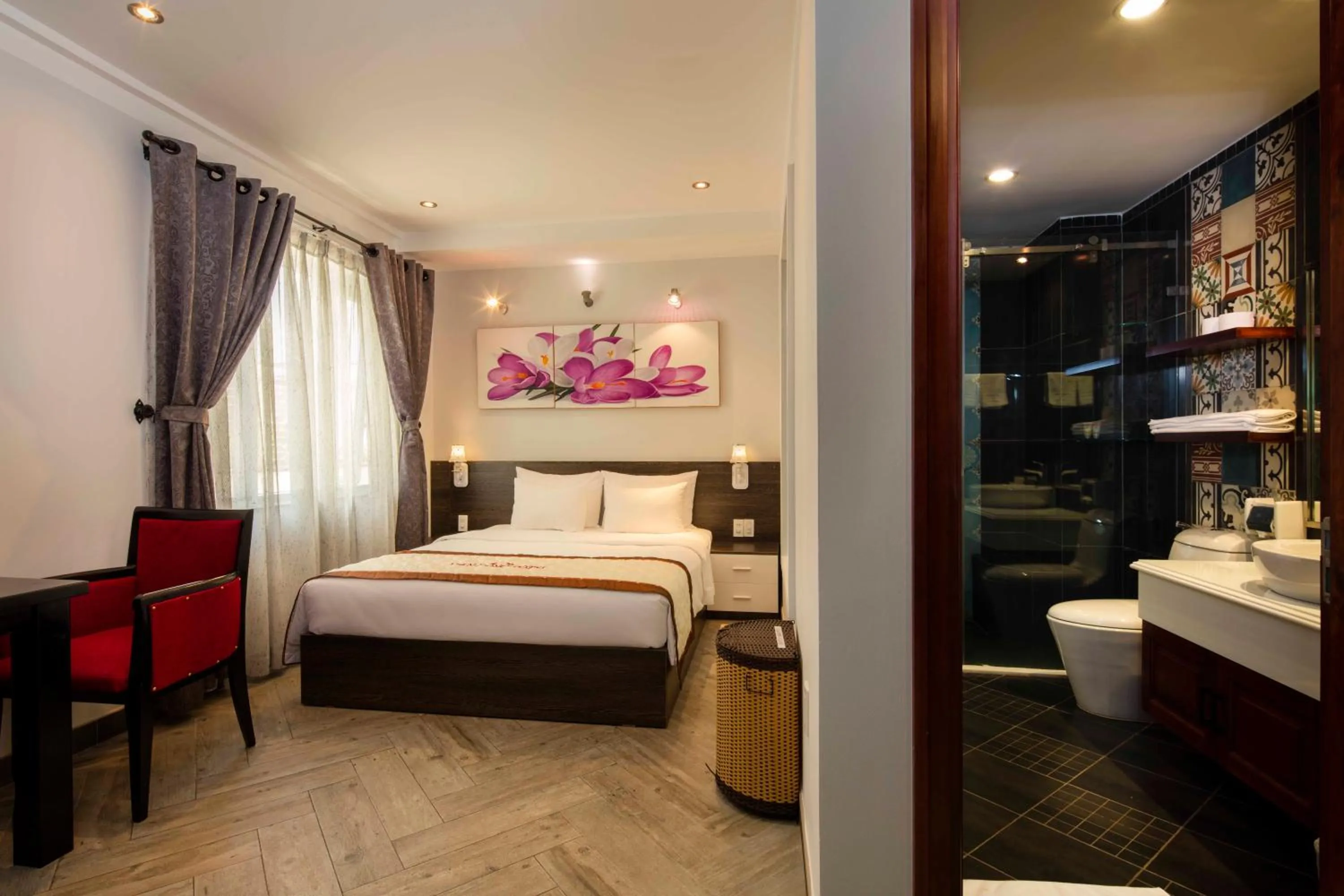 Bedroom, Bed in Vien Dong Hotel 2