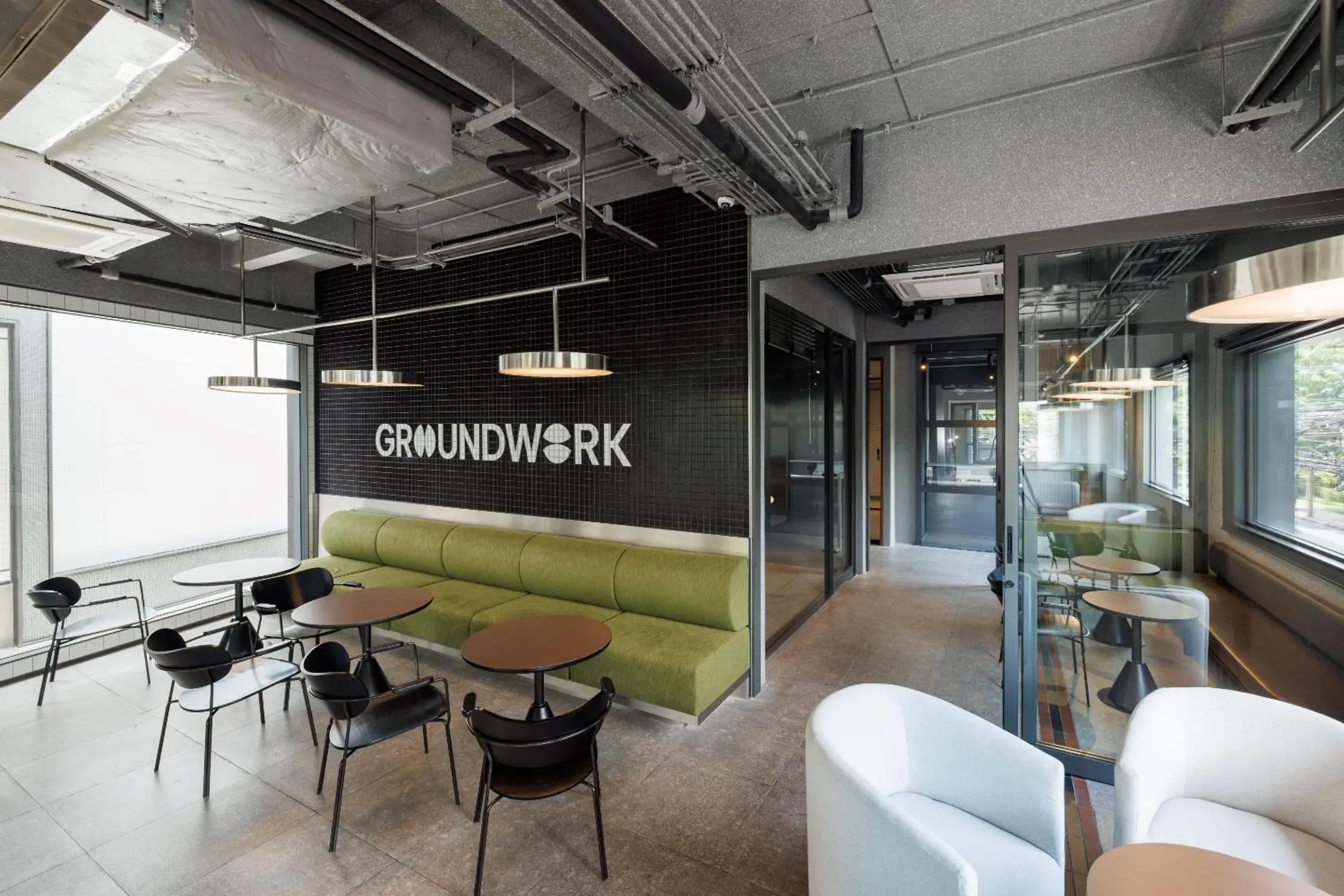 Property building in YANH Ratchawat Hotel Property building in YANH Ratchawat Hotel