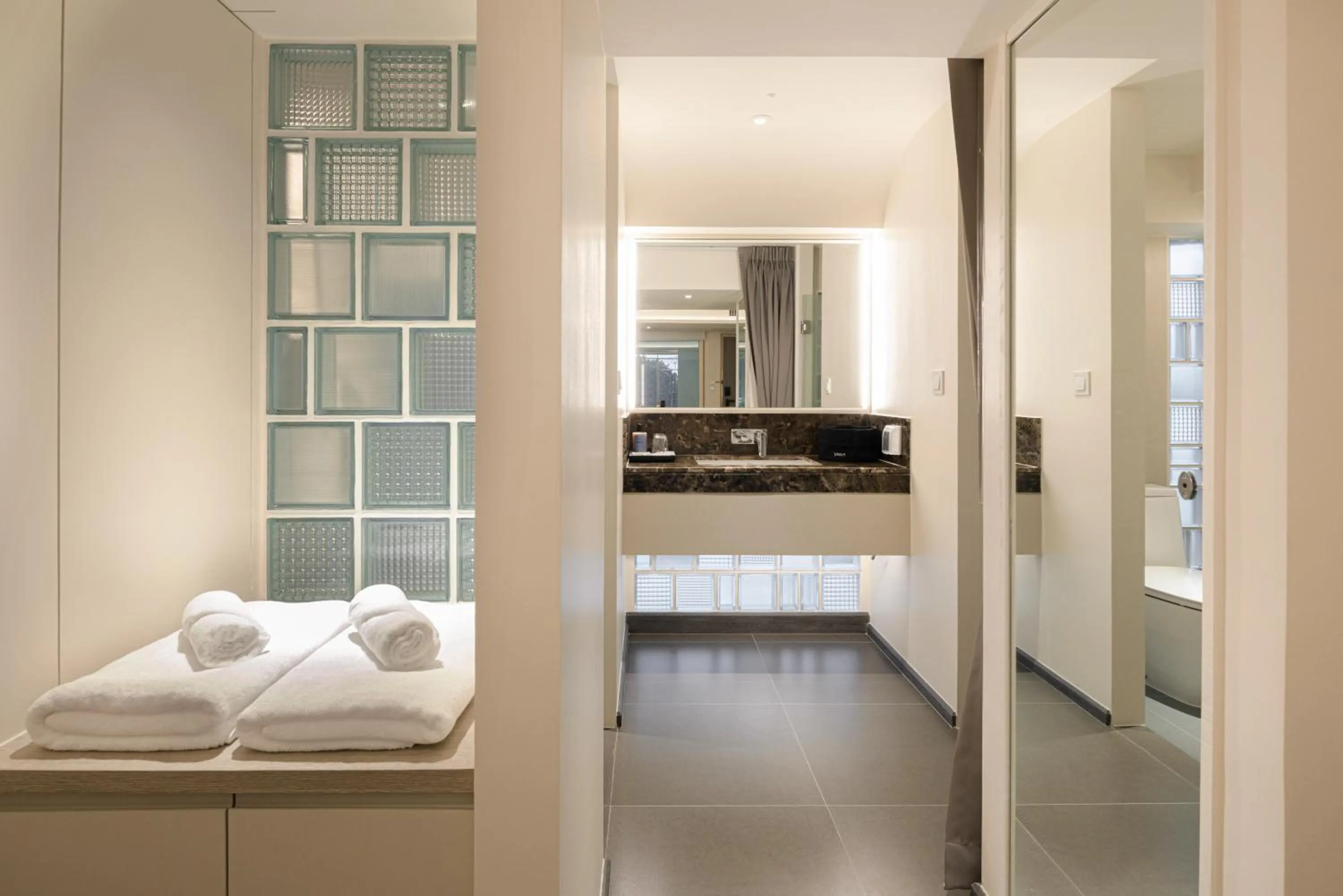 Bathroom, Bed in YANH Ratchawat Hotel