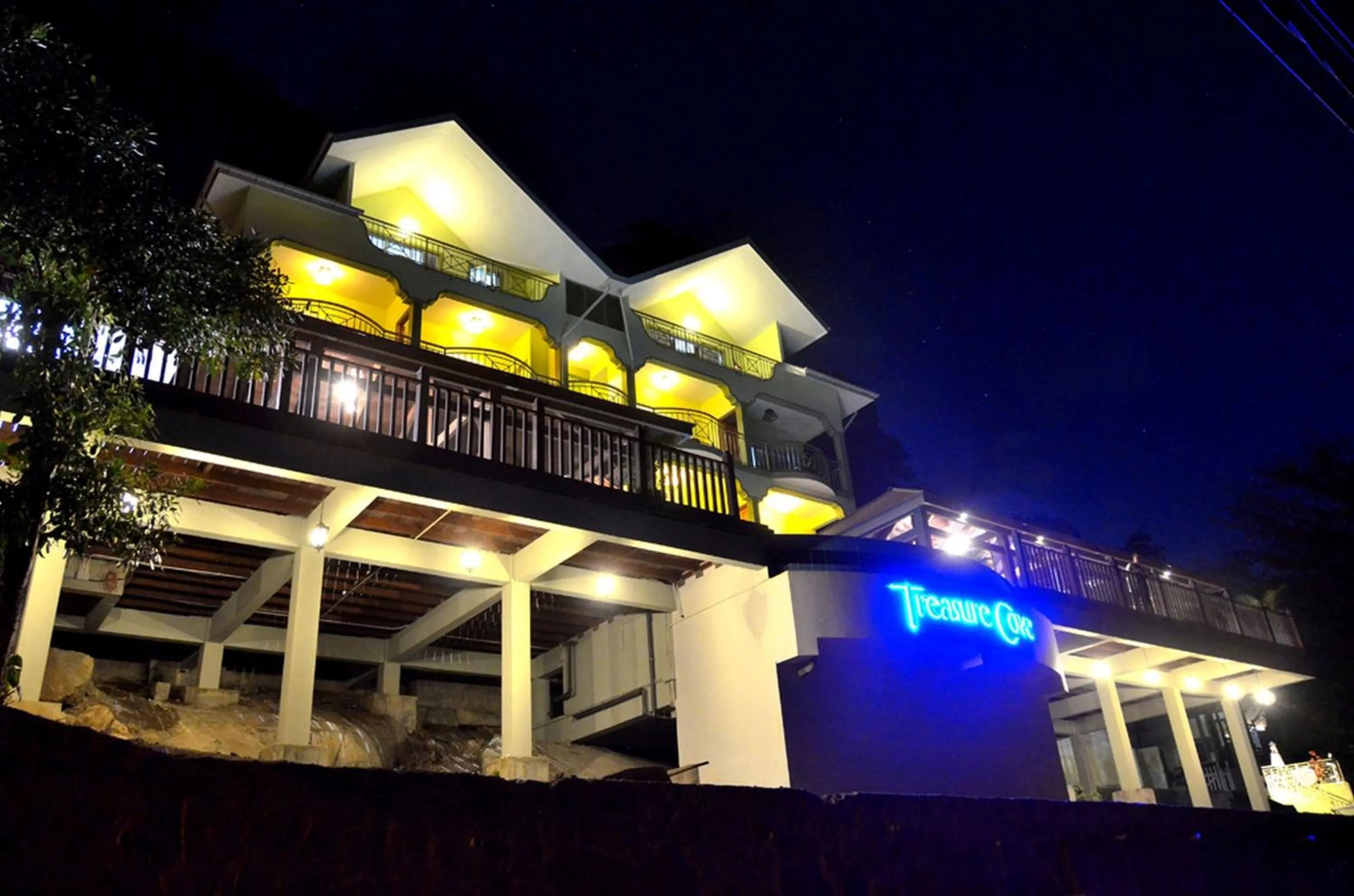 Facade/entrance in Treasure Cove Hotel & Restaurant
