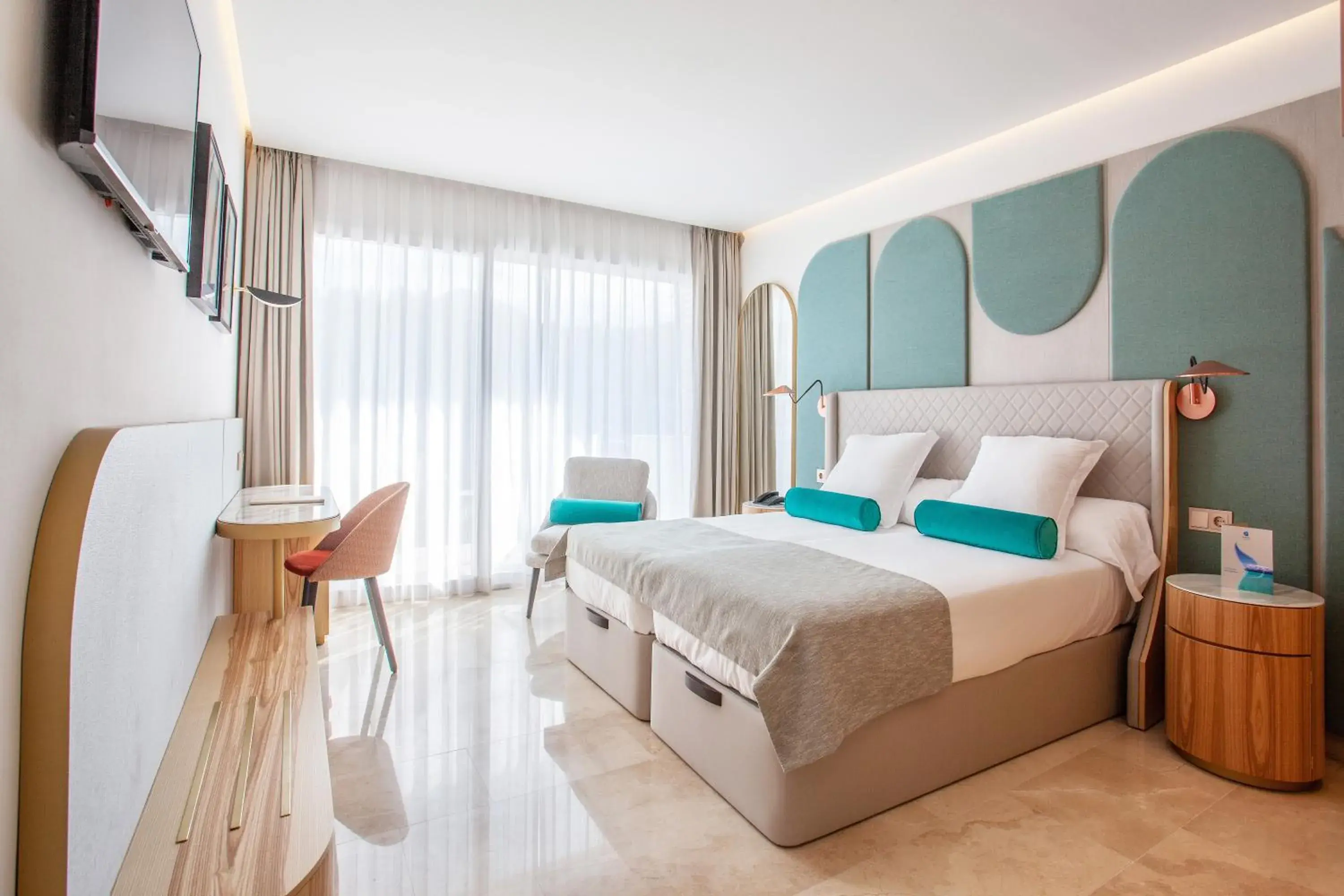 Photo of the whole room, Bed in Grupotel Molins Photo of the whole room, Bed in Grupotel Molins