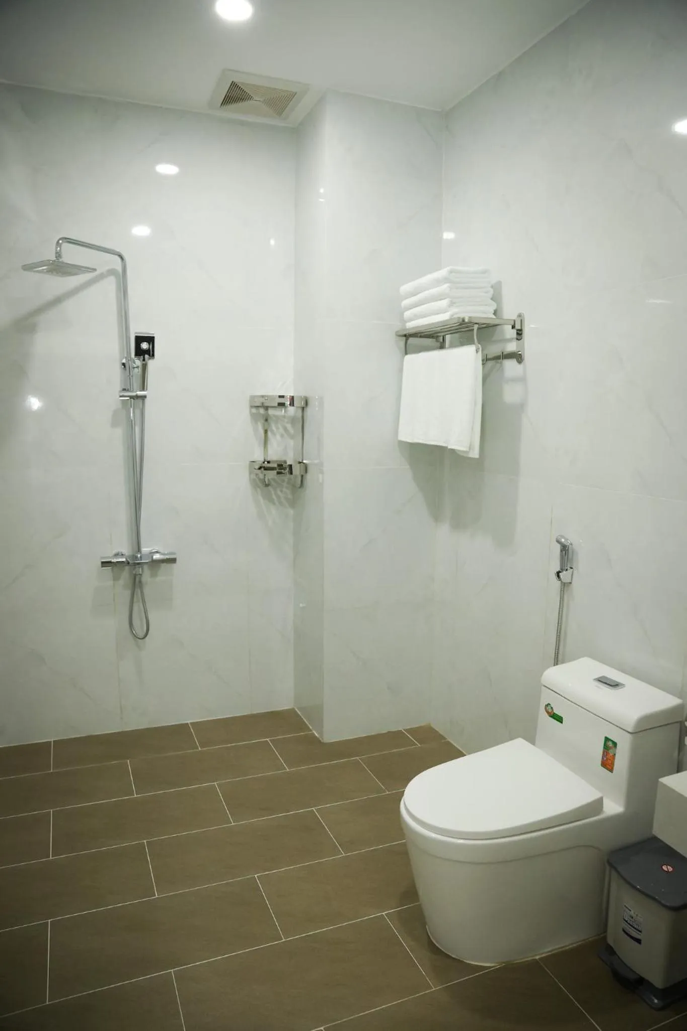 Bathroom in Le Phan Hotel