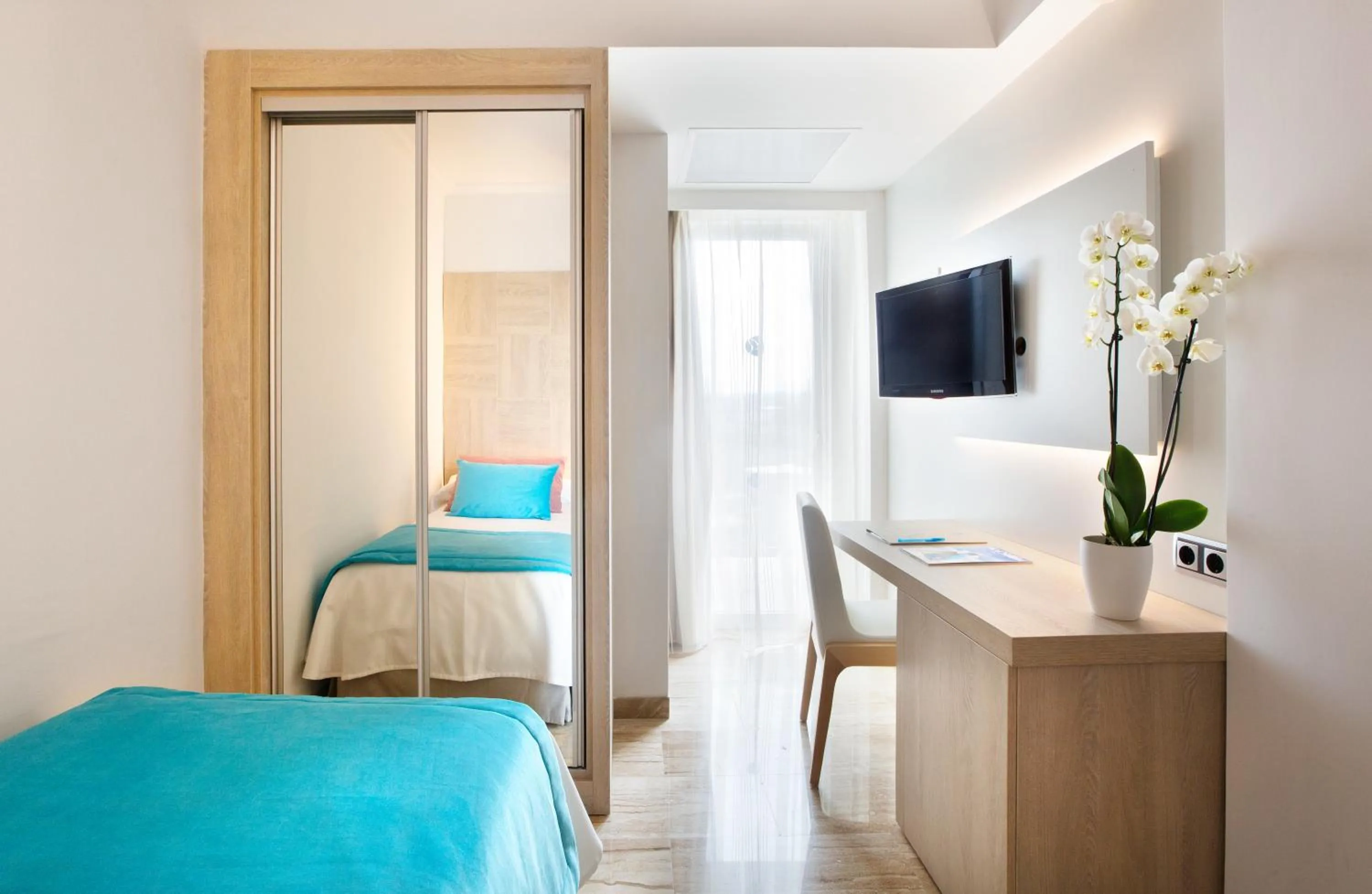 Photo of the whole room, Bed in Grupotel Orient