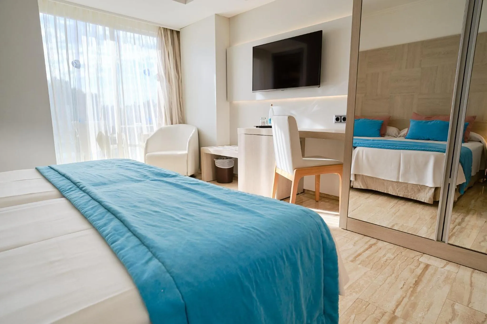 Photo of the whole room, Bed in Grupotel Orient