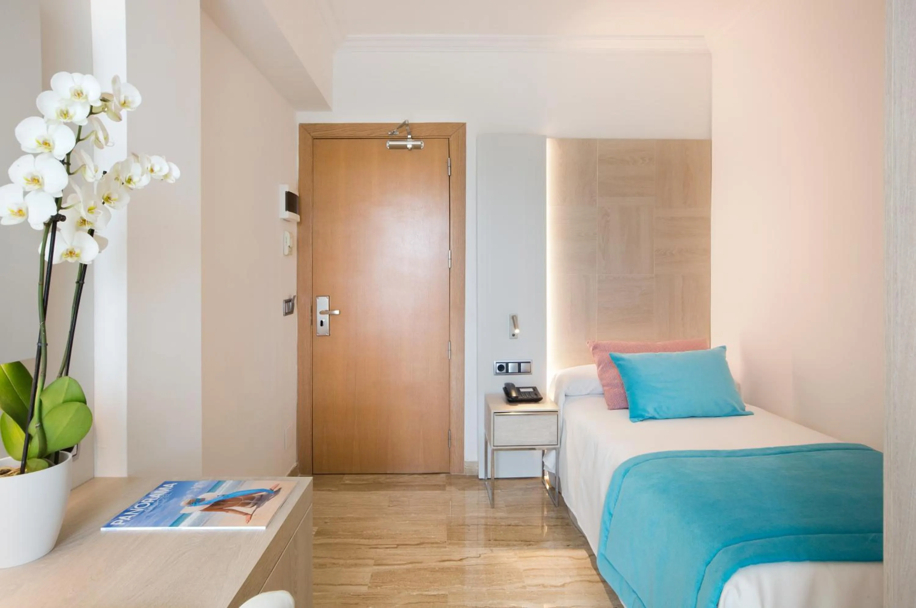 Photo of the whole room, Bed in Grupotel Orient