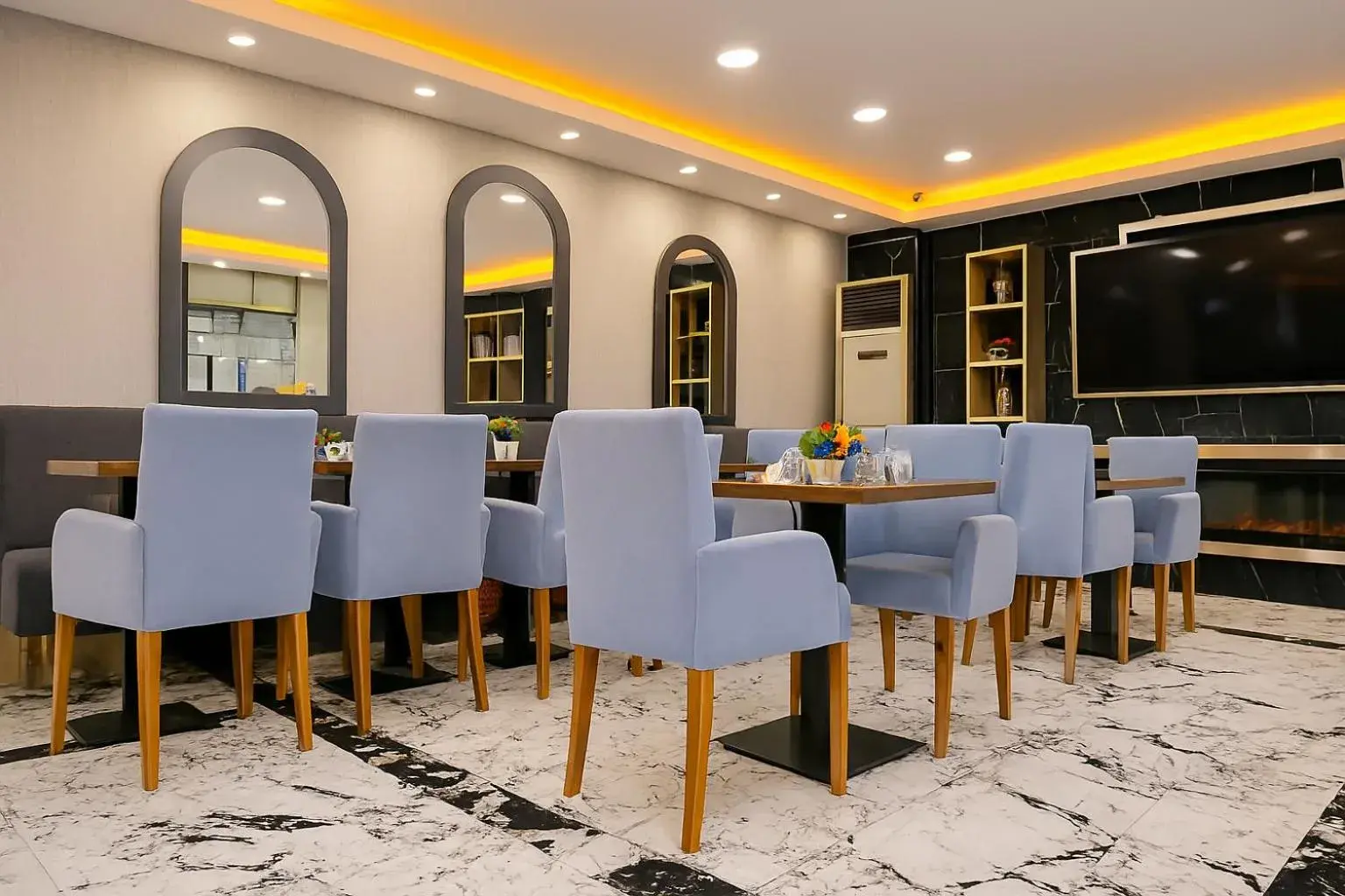 Restaurant/places to eat in CALENBERG HOTEL Restaurant/places to eat in CALENBERG HOTEL