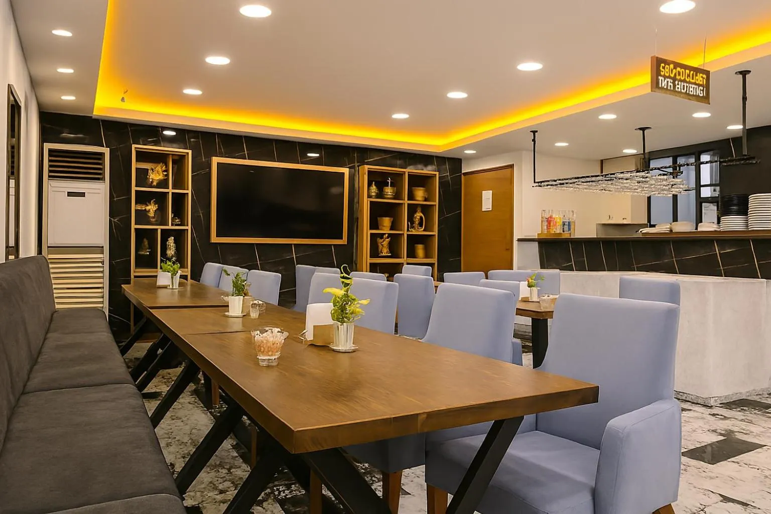 Restaurant/places to eat in CALENBERG HOTEL