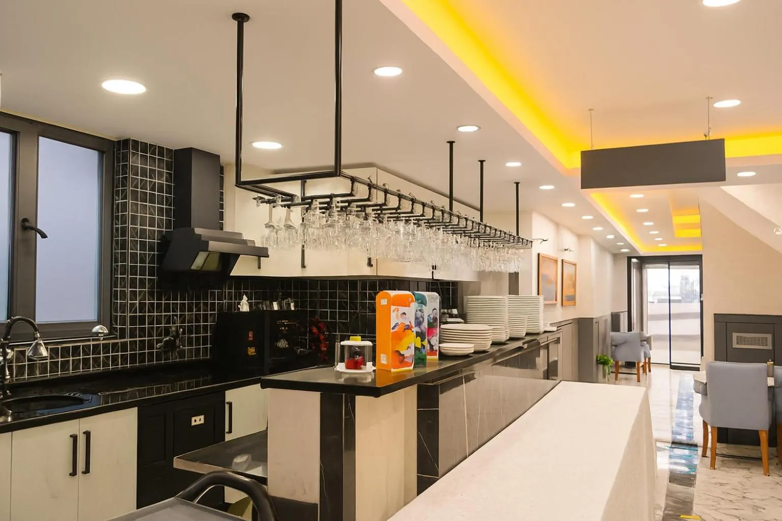 Restaurant/places to eat in CALENBERG HOTEL