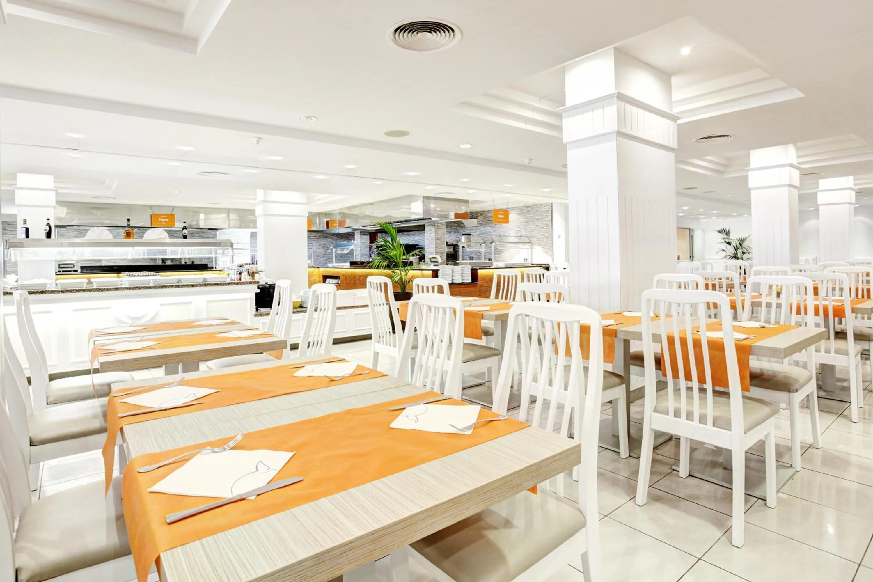 Restaurant/places to eat in Grupotel Mar de Menorca