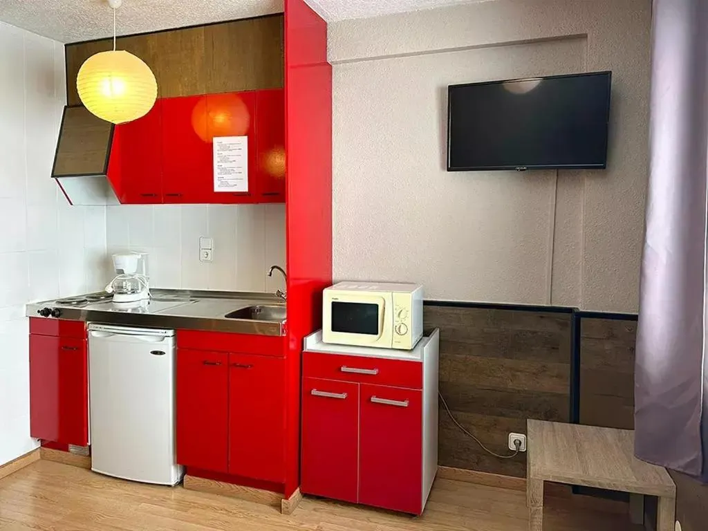 Kitchen or kitchenette in Apartamentos Solaris 3000