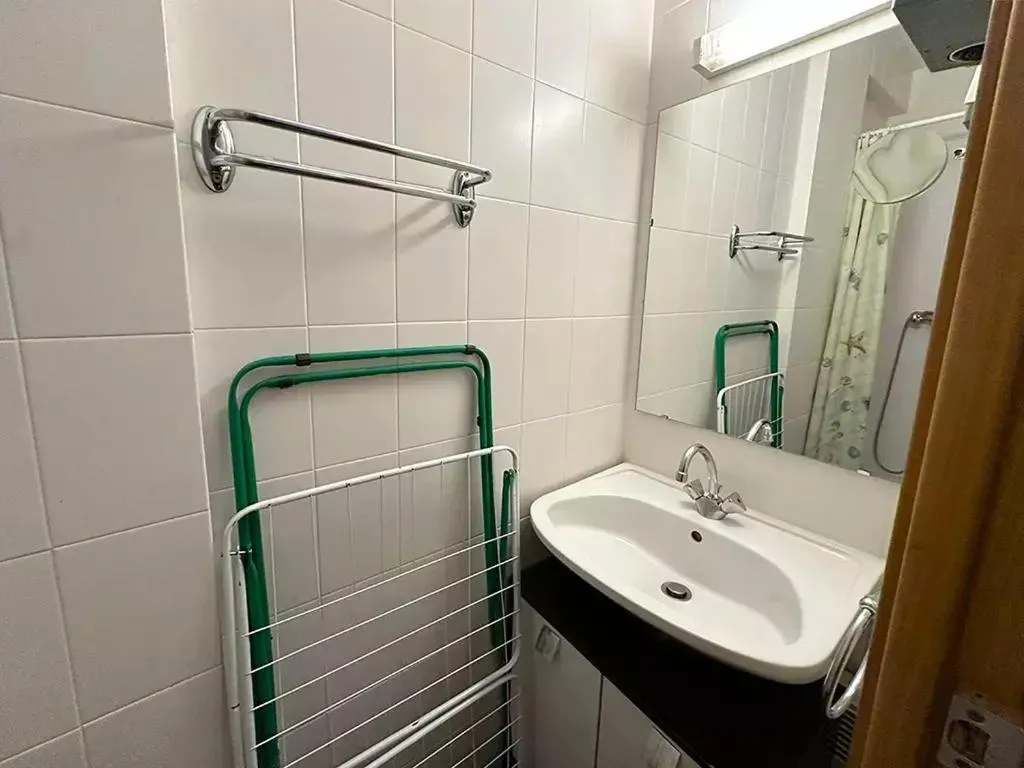 Bathroom in Apartamentos Solaris 3000