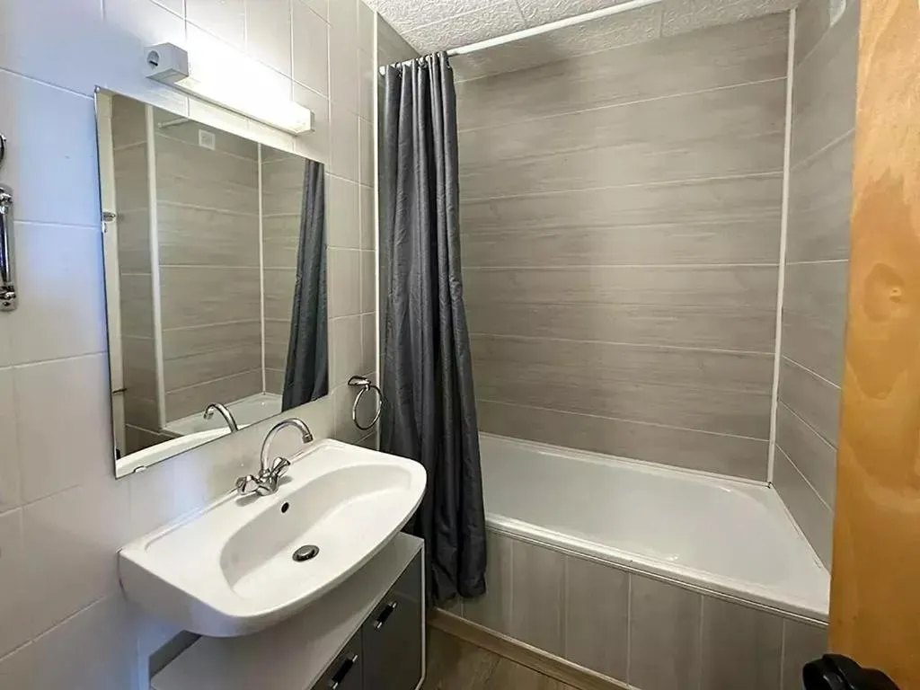 Bathroom in Apartamentos Solaris 3000