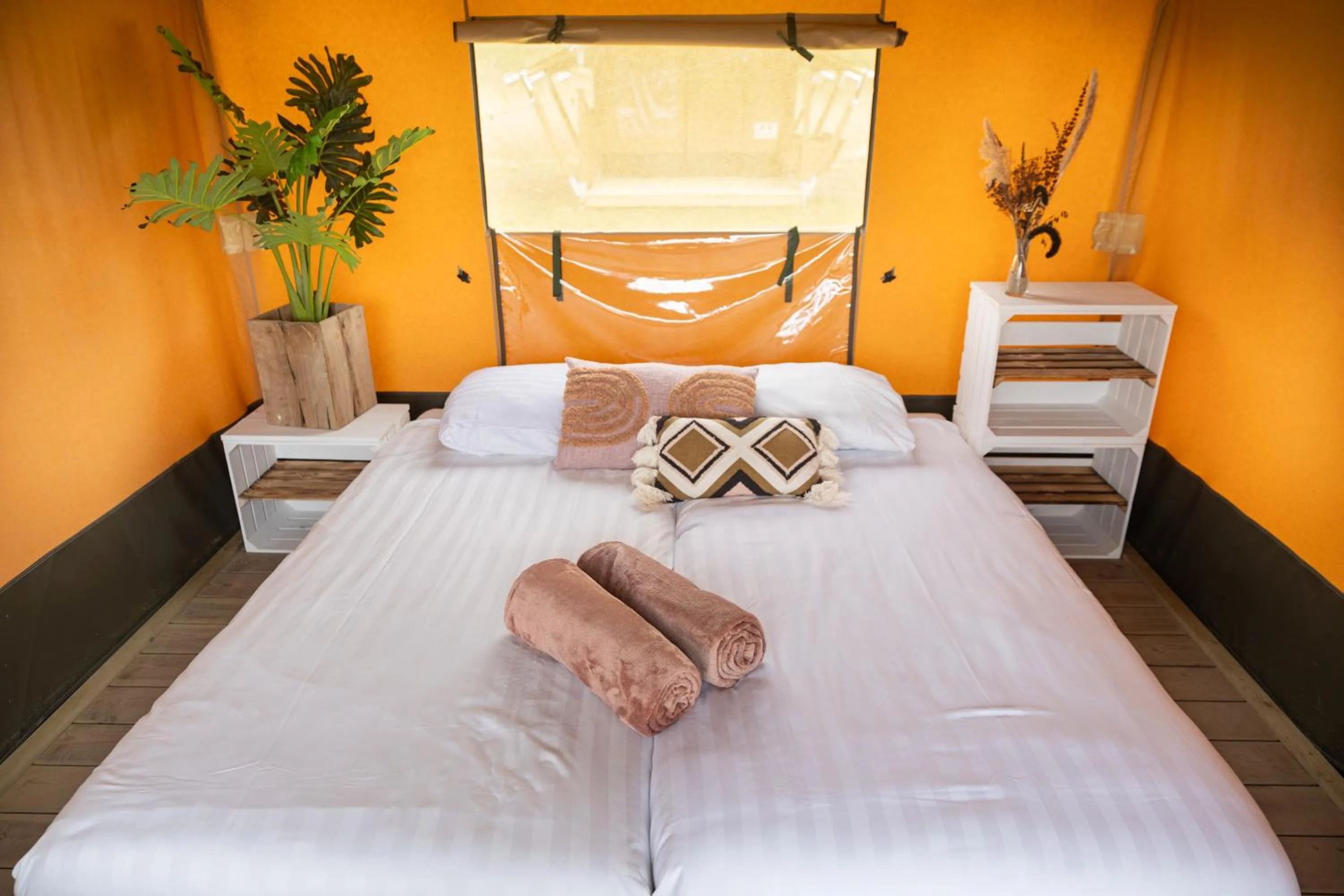 Bed in TinyParks Cast Away