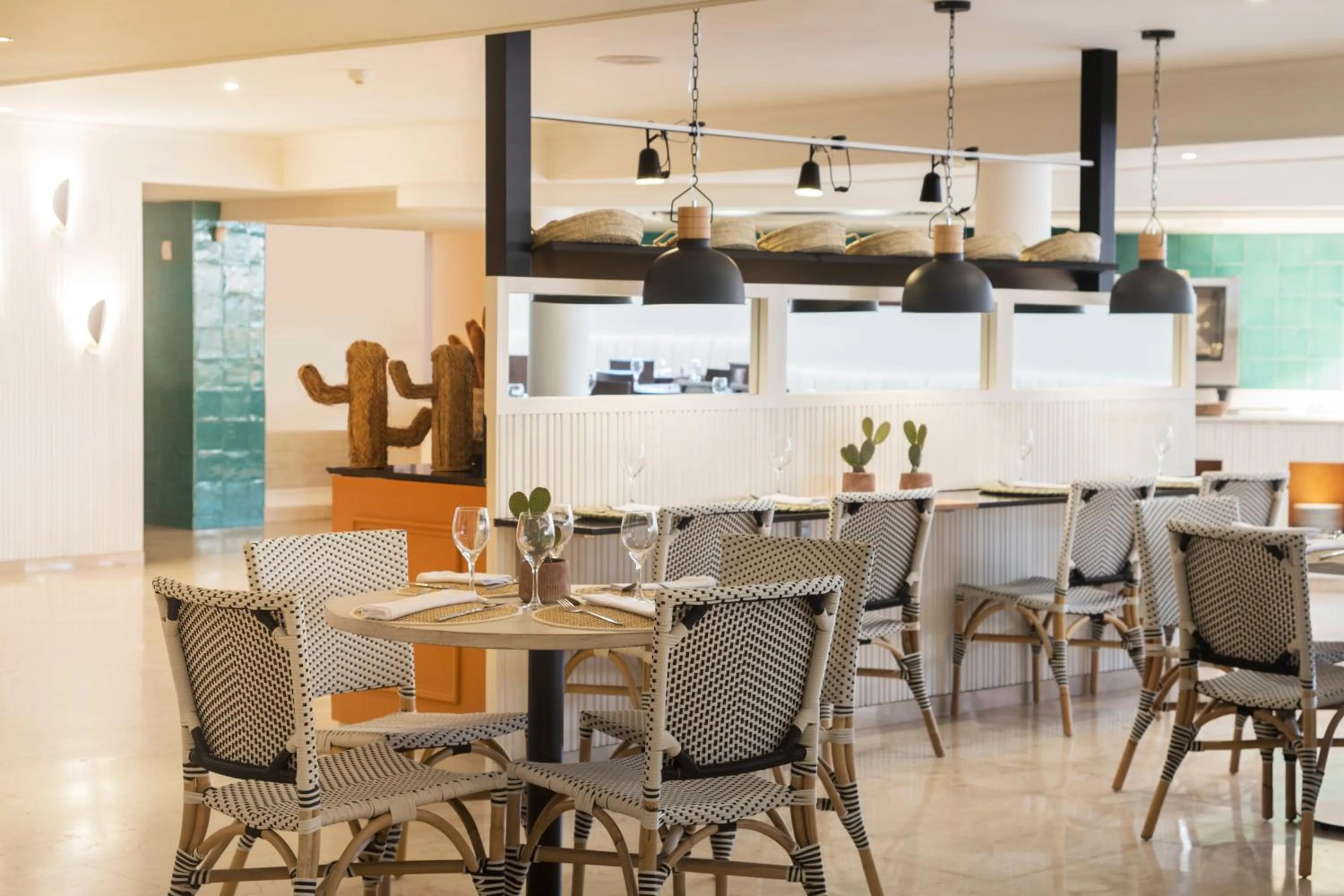 Restaurant/places to eat in Luna Club Hotel Yoga & Spa 4Sup