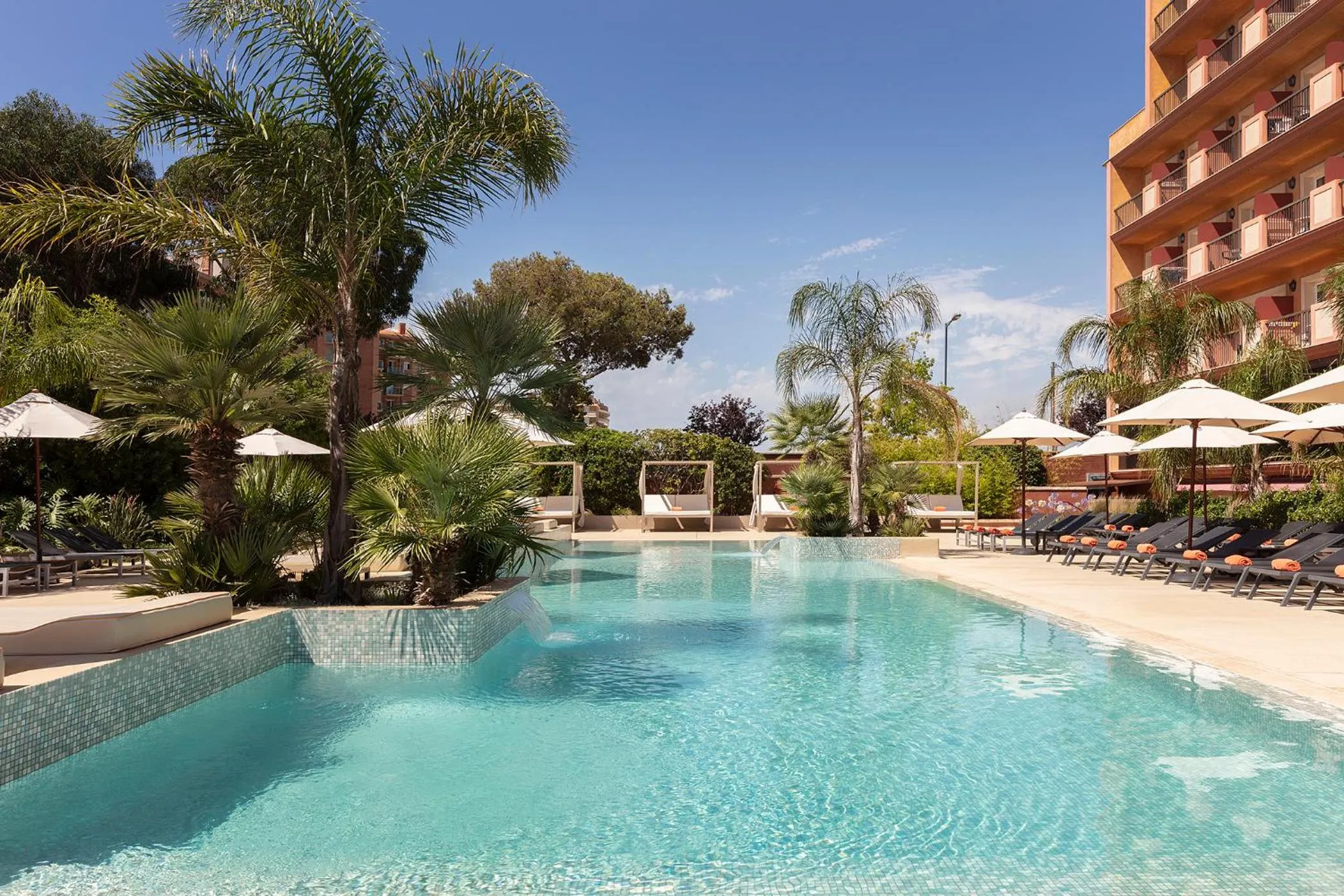 Property building in Luna Park Hotel Yoga & Spa