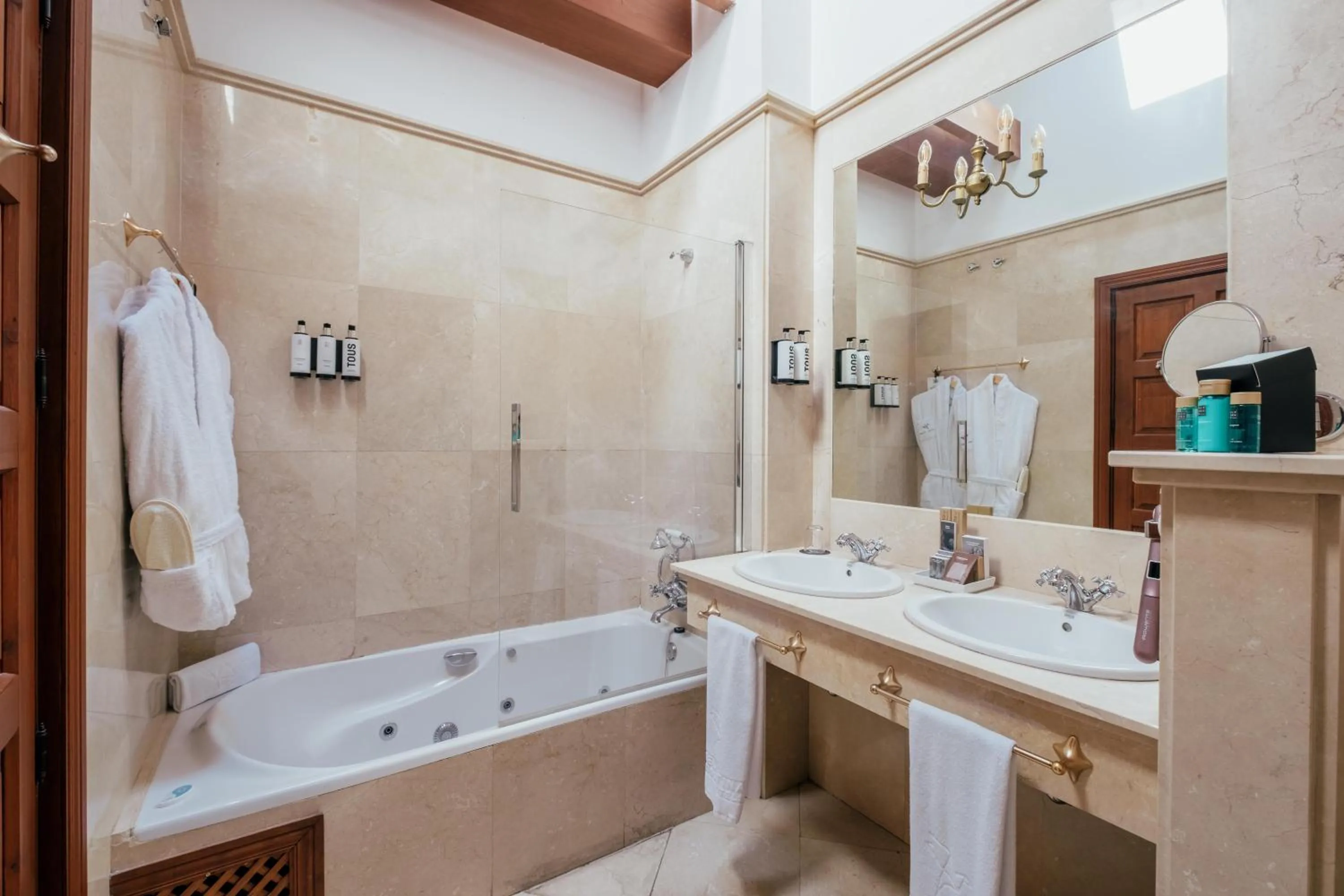 Shower in Hotel Cetina Palacio Ayala Berganza