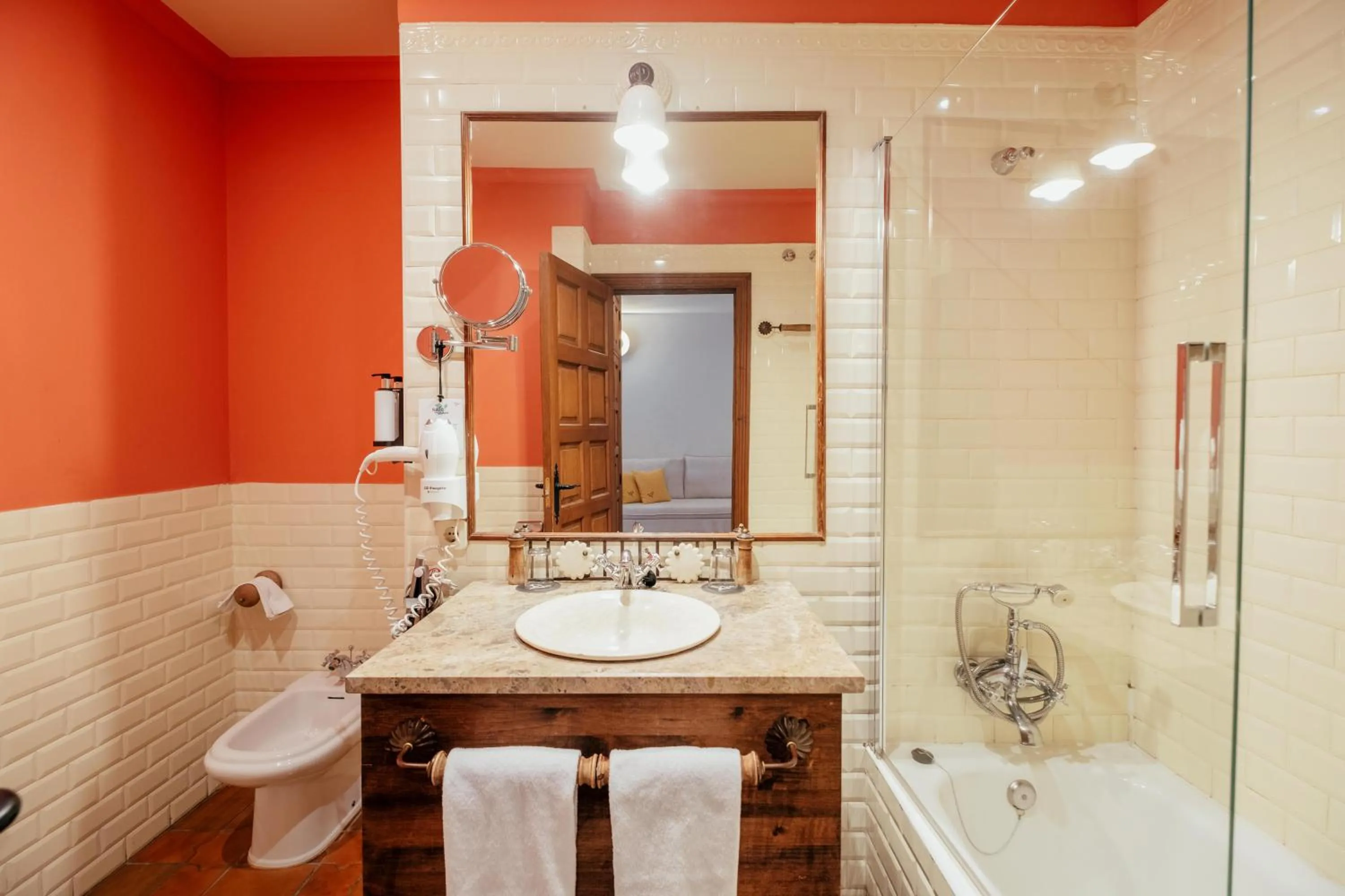 Toilet in Hotel Cetina Palacio Ayala Berganza