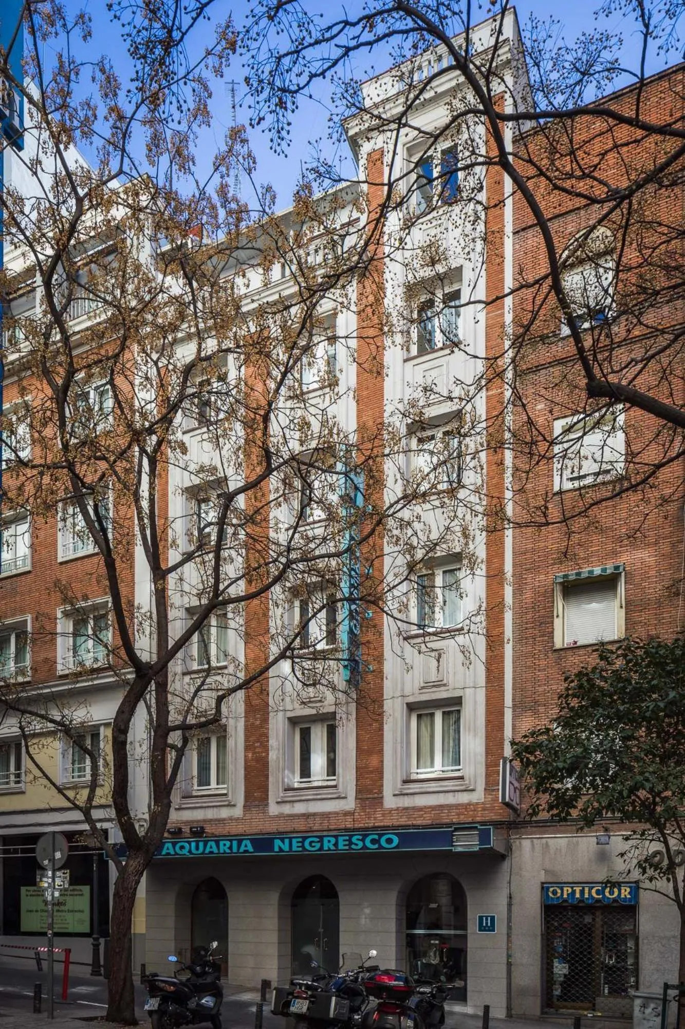 Facade/entrance in Negresco Gran Via