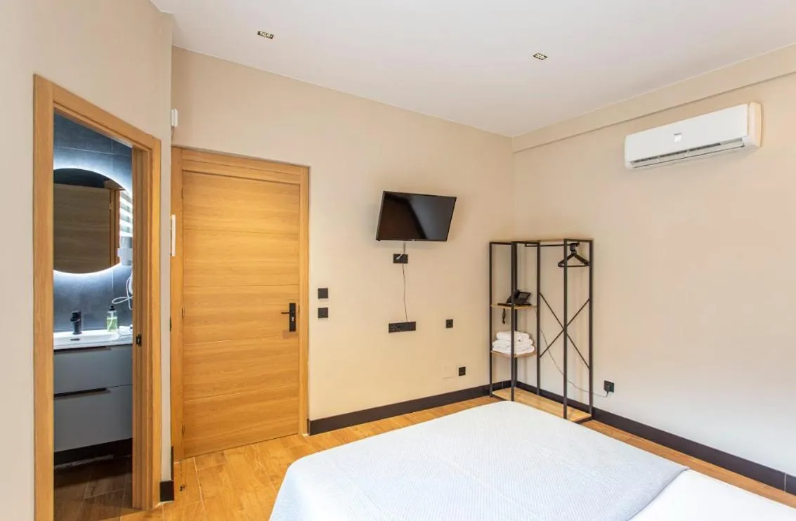 Photo of the whole room, Bed in Negresco Gran Via