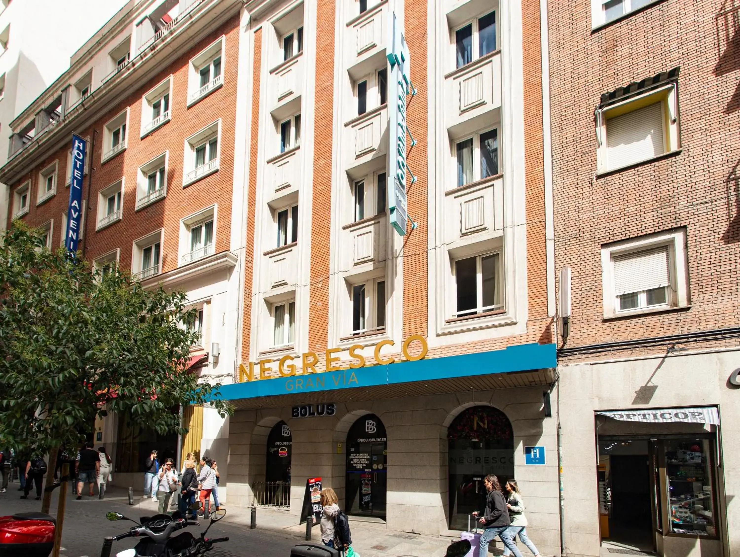 Facade/entrance in Negresco Gran Via Facade/entrance in Negresco Gran Via