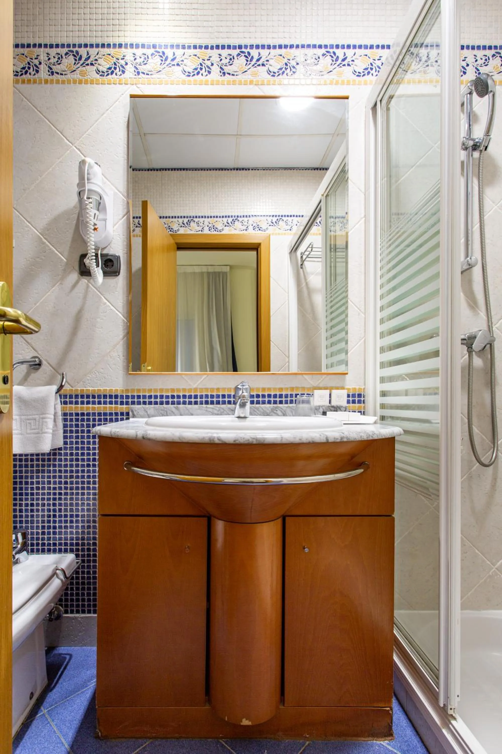 Bathroom in Negresco Gran Via