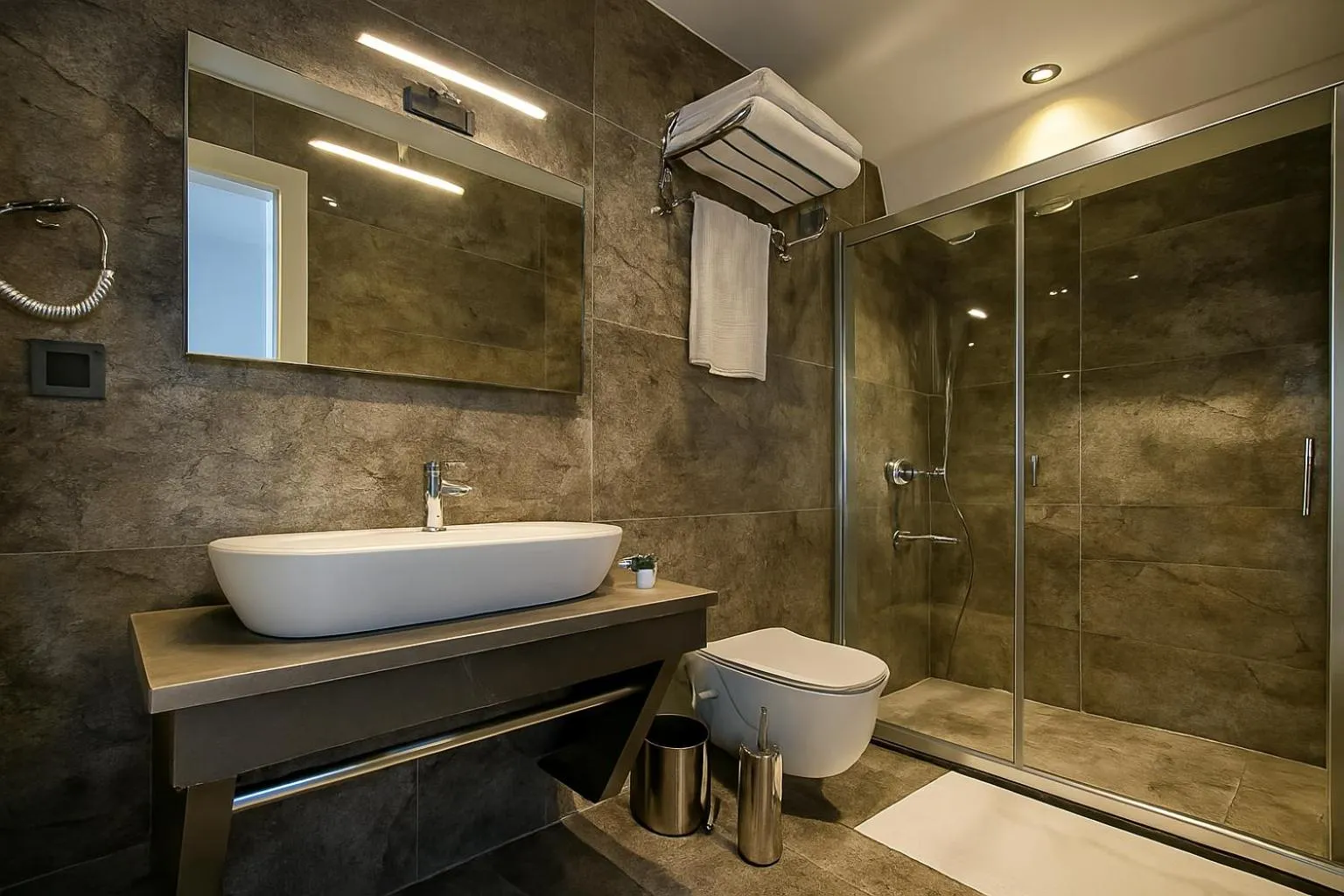 Shower in AXU AIRPORT HOTEL