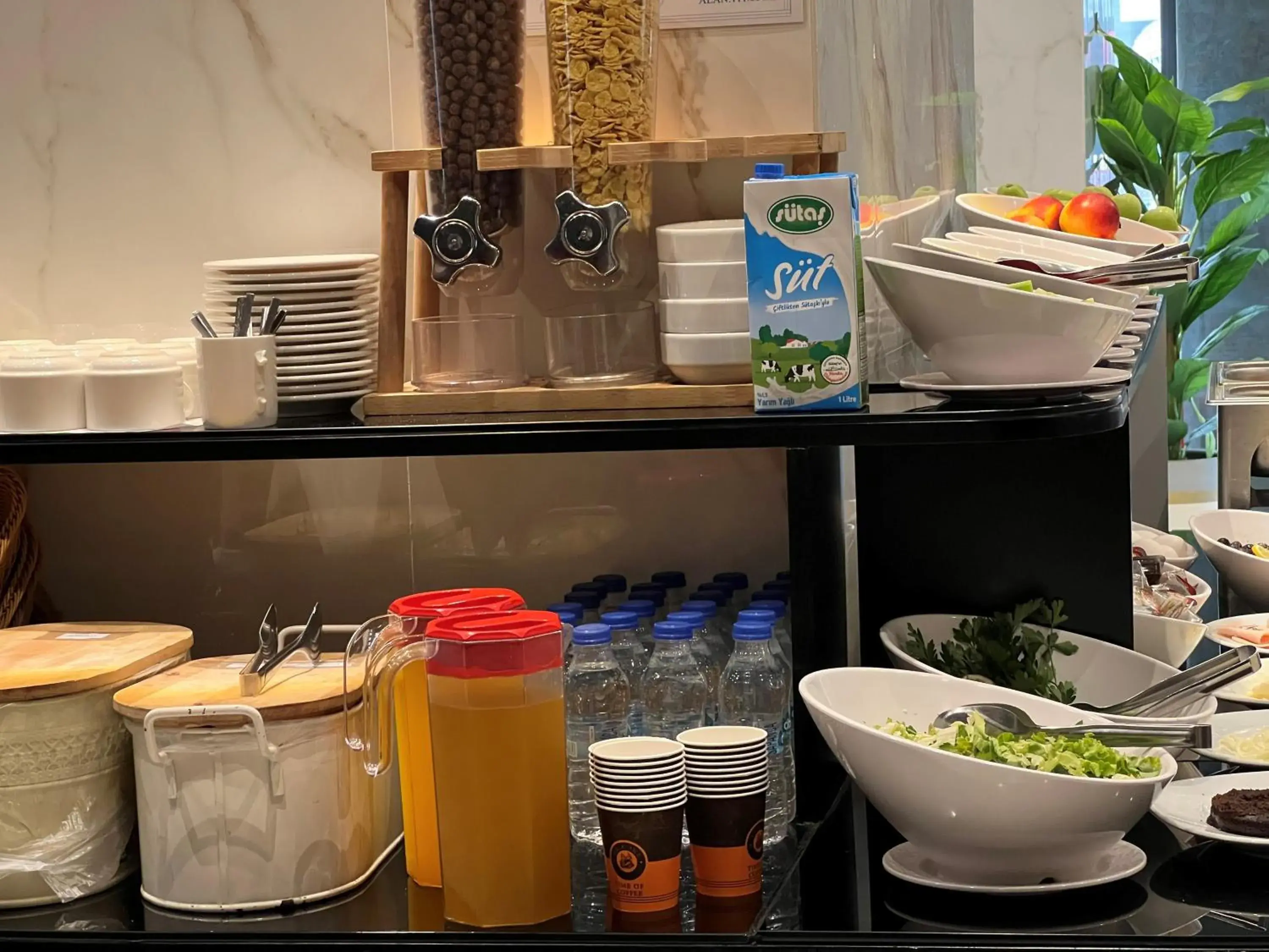 Food and drinks in AXU AIRPORT HOTEL Food and drinks in AXU AIRPORT HOTEL