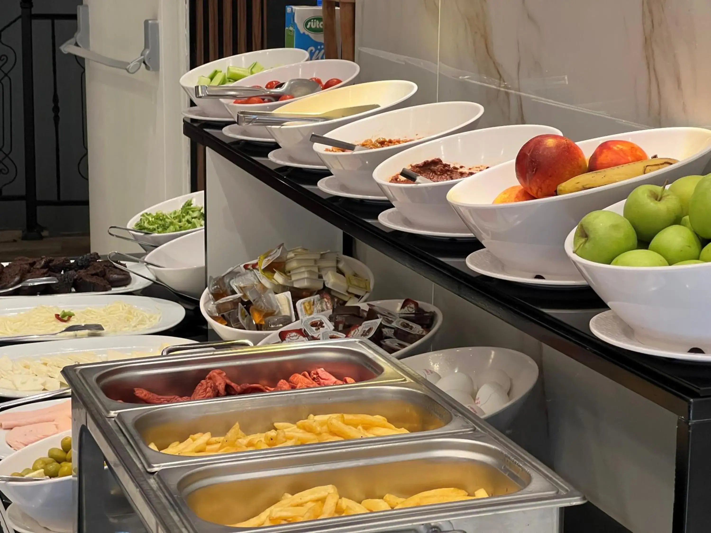 Food and drinks in AXU AIRPORT HOTEL Food and drinks in AXU AIRPORT HOTEL