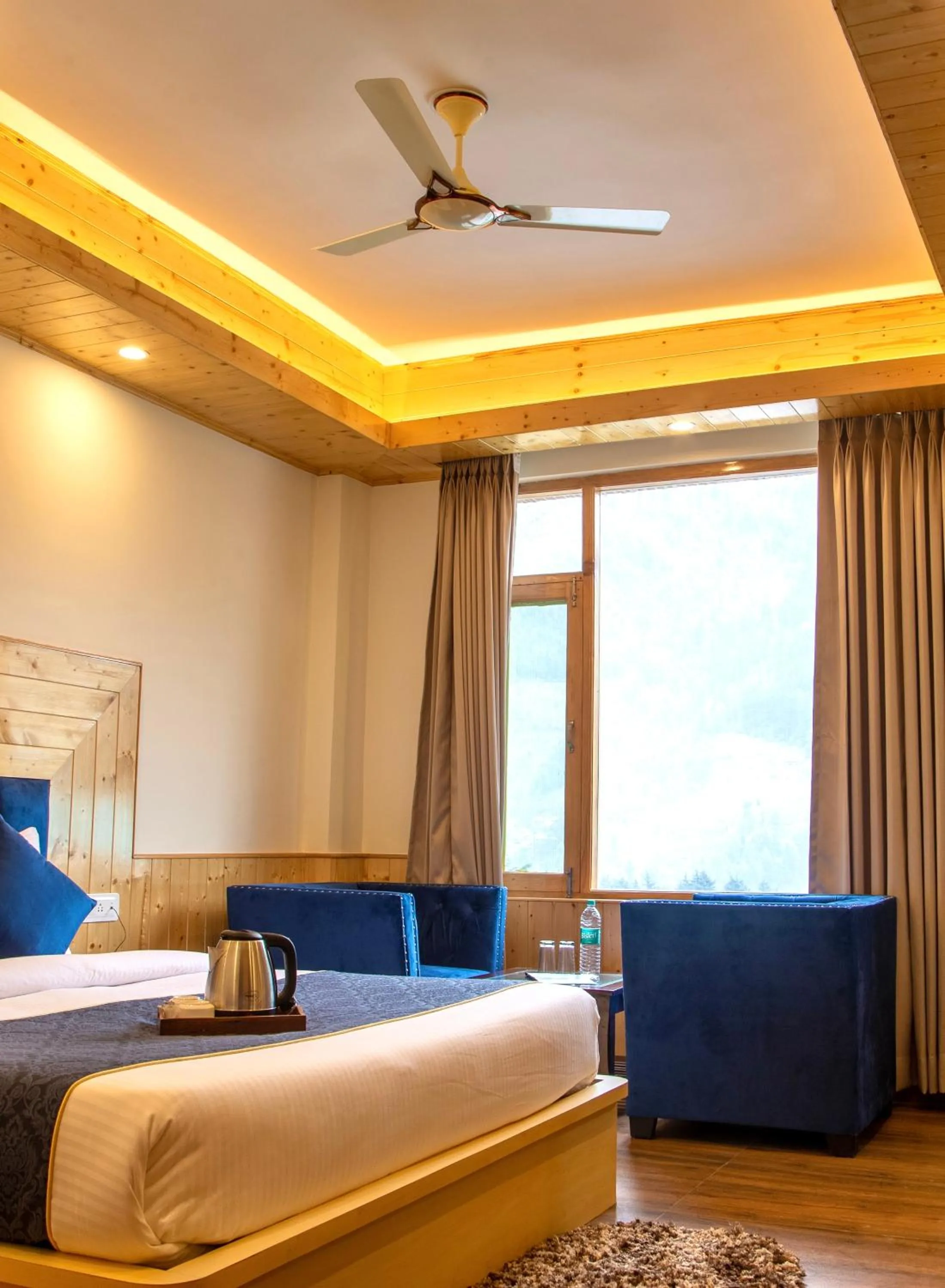 Photo of the whole room, Bed in North Deodar Avenue, Manali