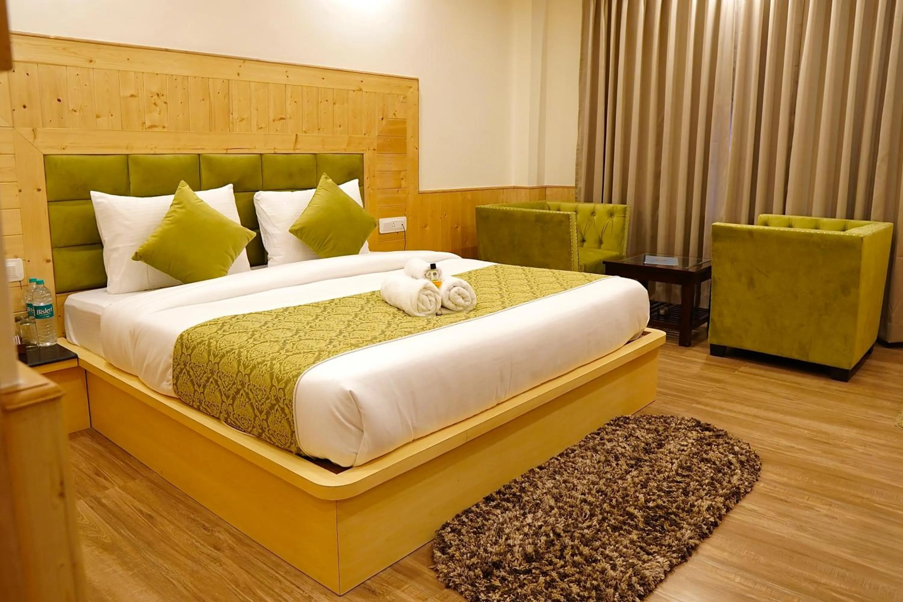 Bed in North Deodar Avenue, Manali