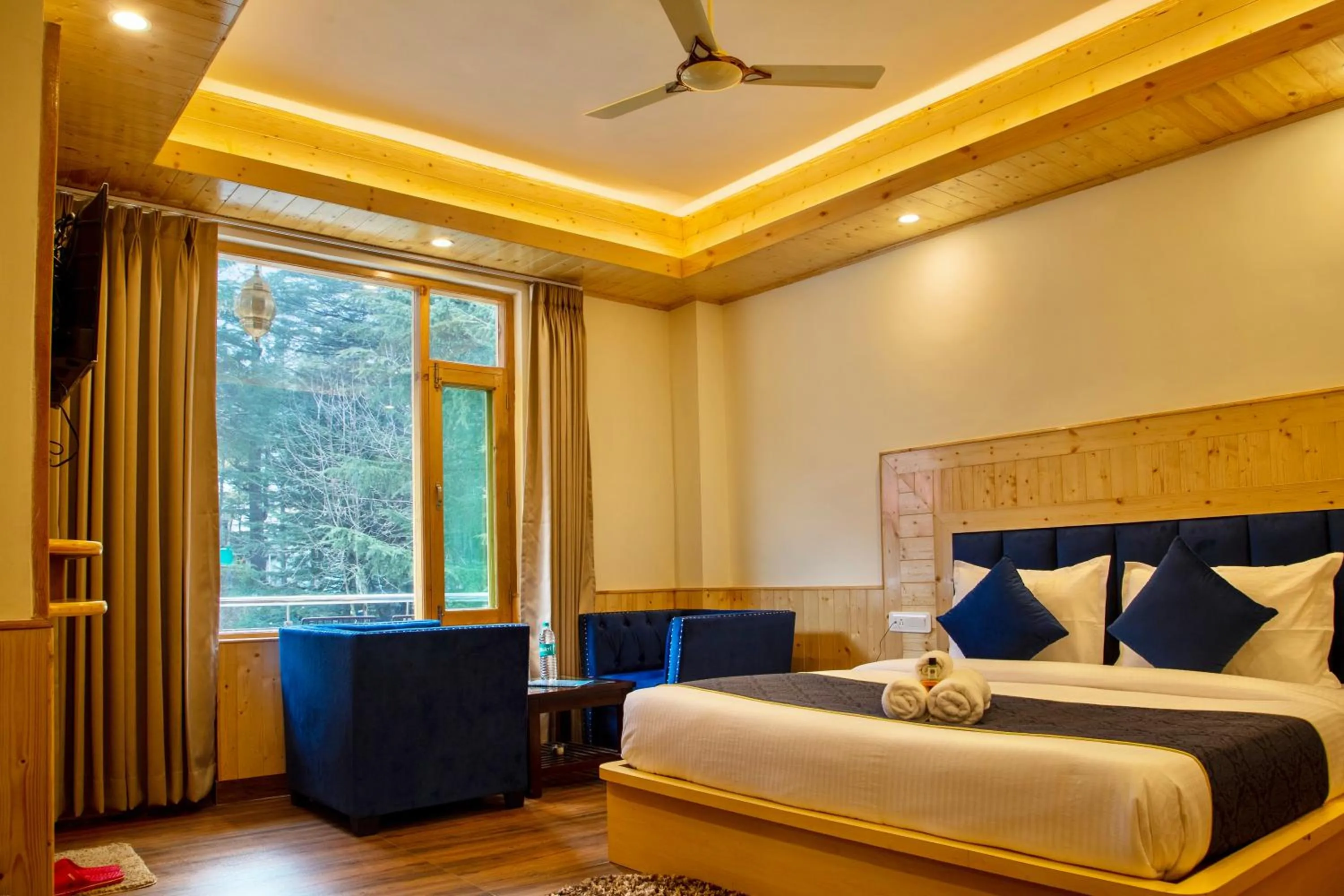 Photo of the whole room, Bed in North Deodar Avenue, Manali