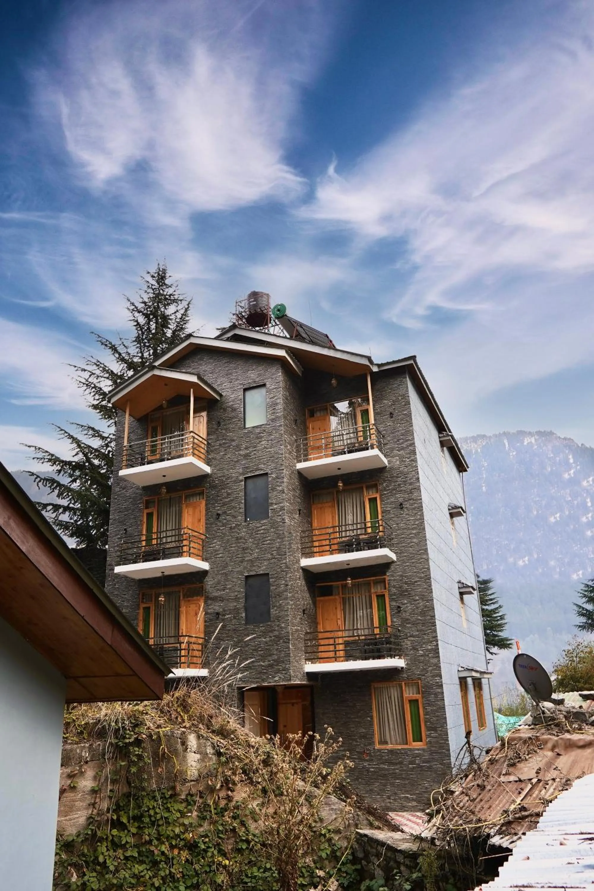Property building in North Deodar Avenue, Manali
