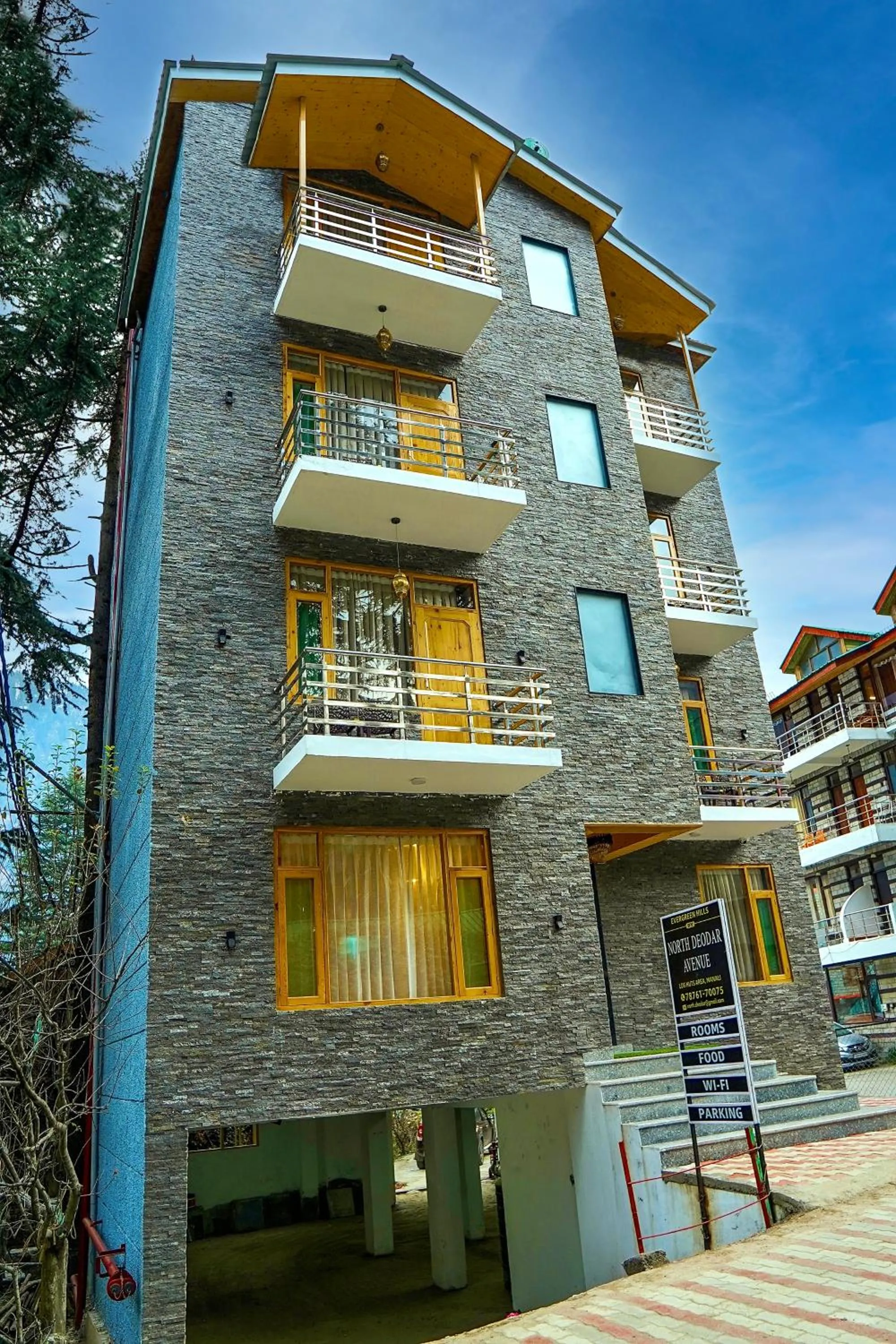 Facade/entrance in North Deodar Avenue, Manali